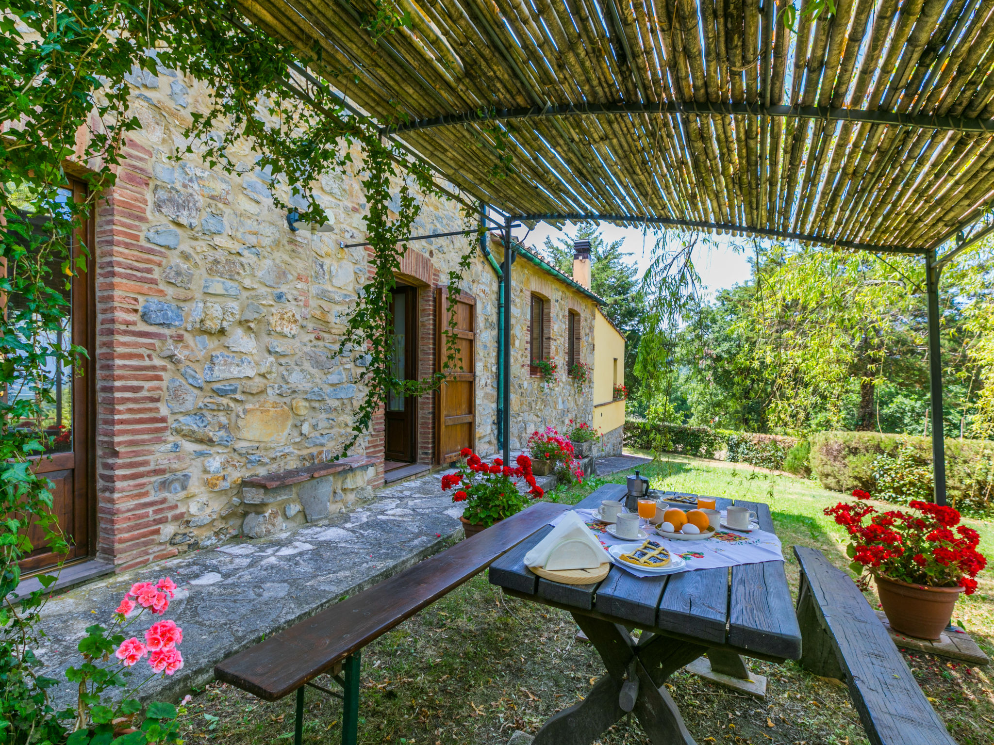 Pino di Sopra-Outside