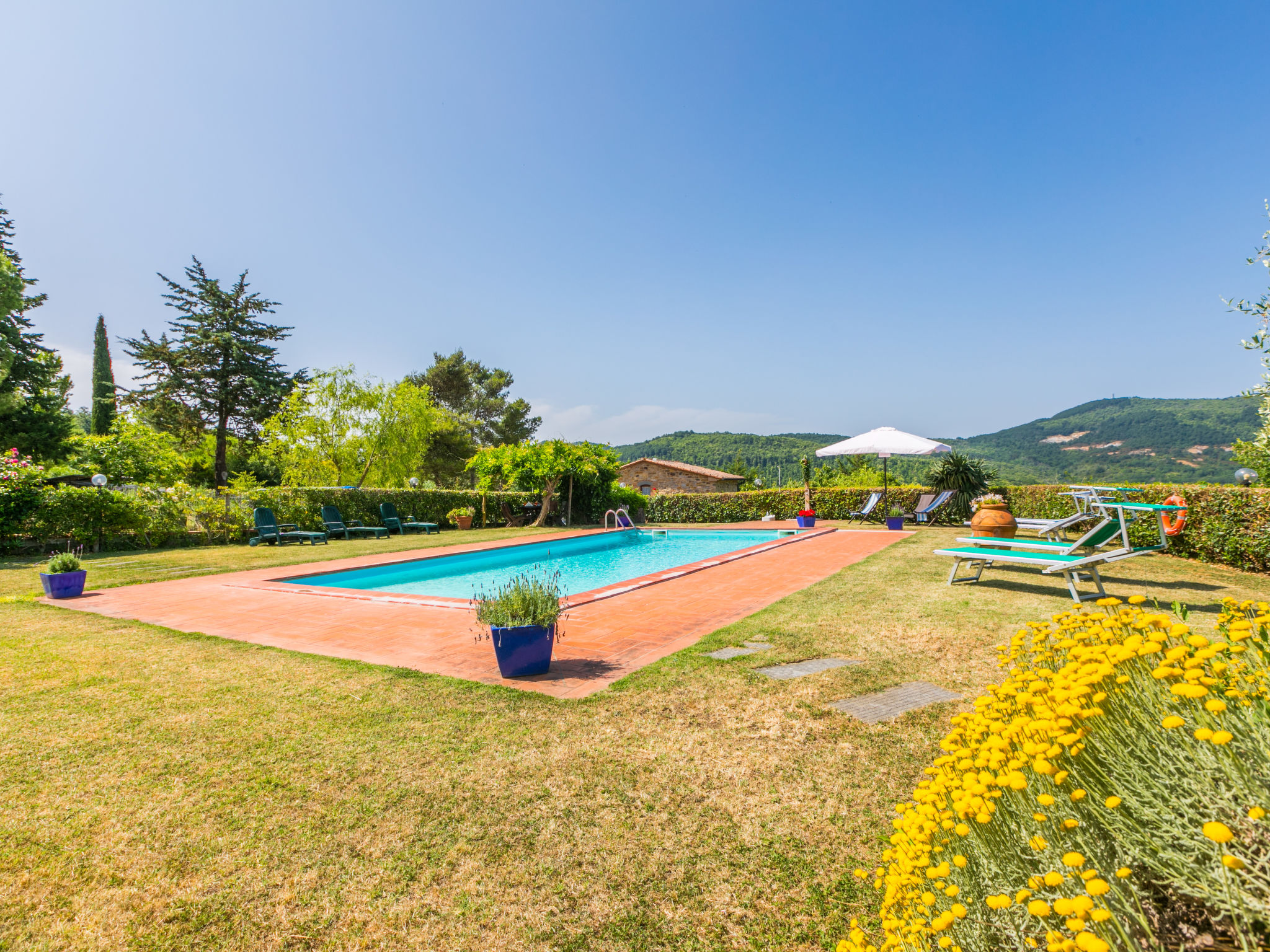 Pino di Sopra-Outside
