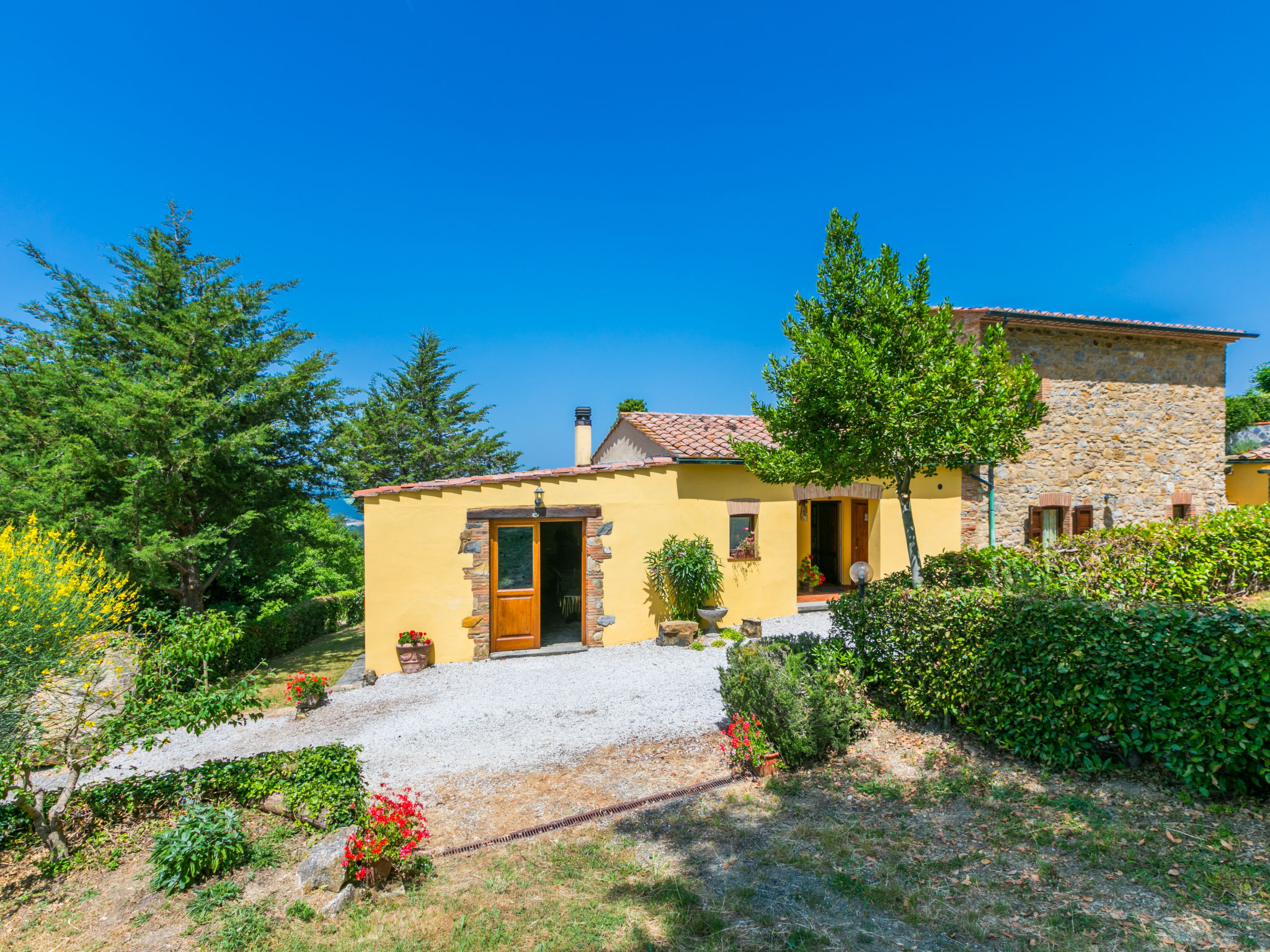 Pino di Sopra-Outside