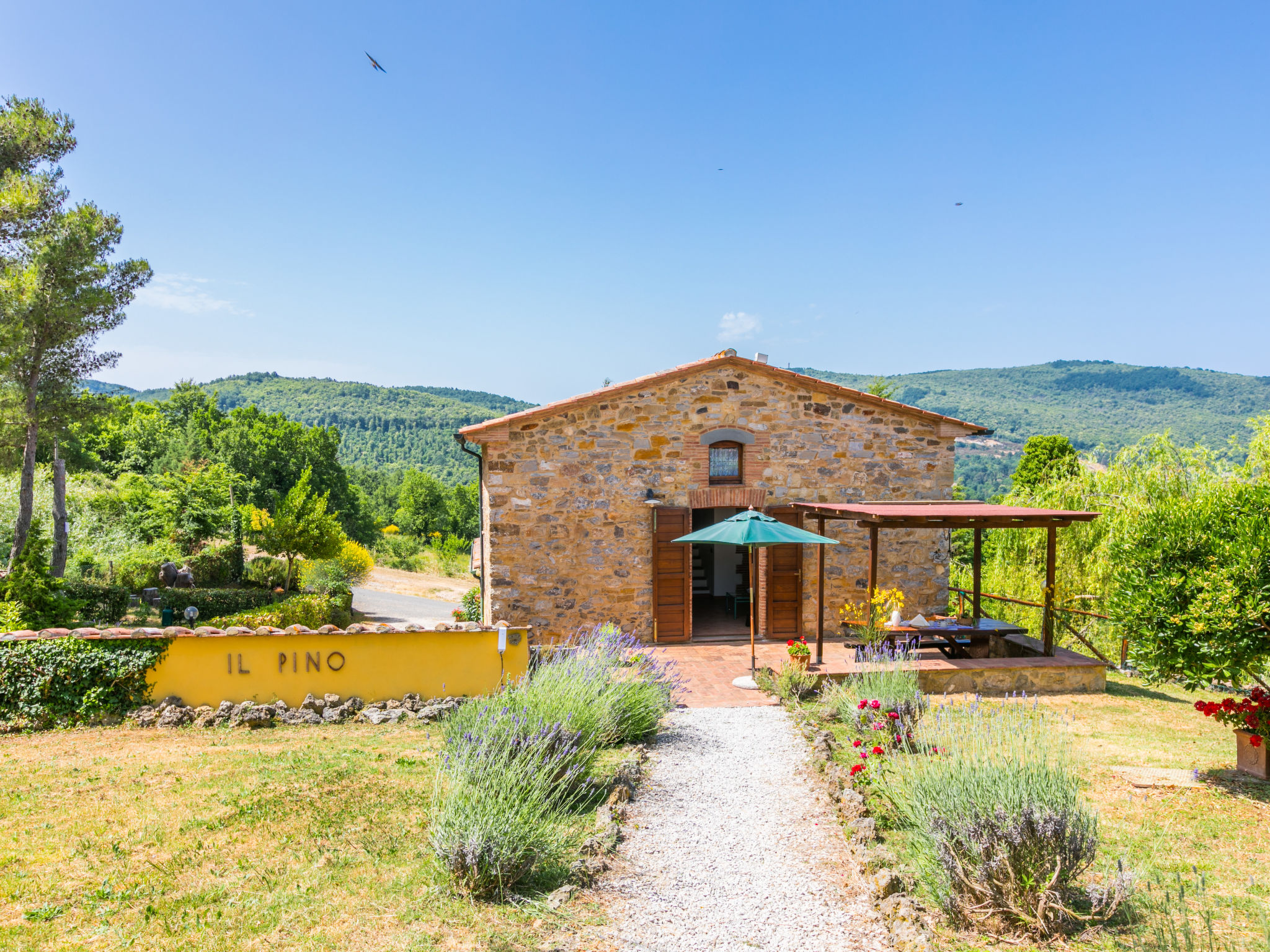 Pino di Sopra-Outside