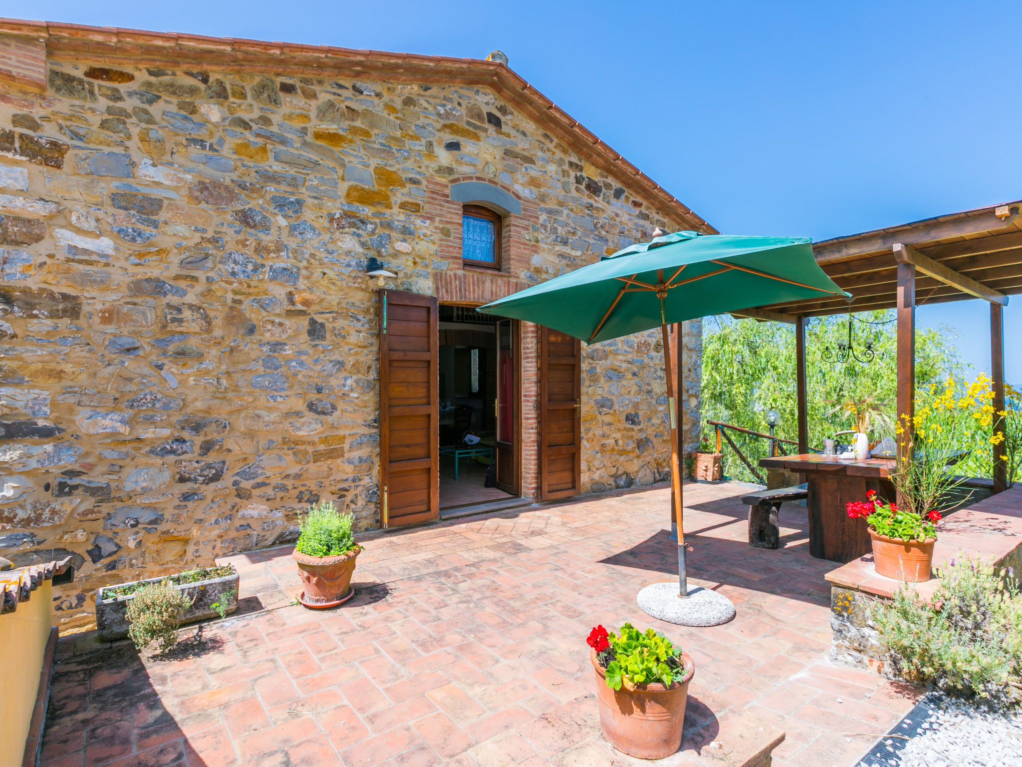 Pino di Sopra-Outside