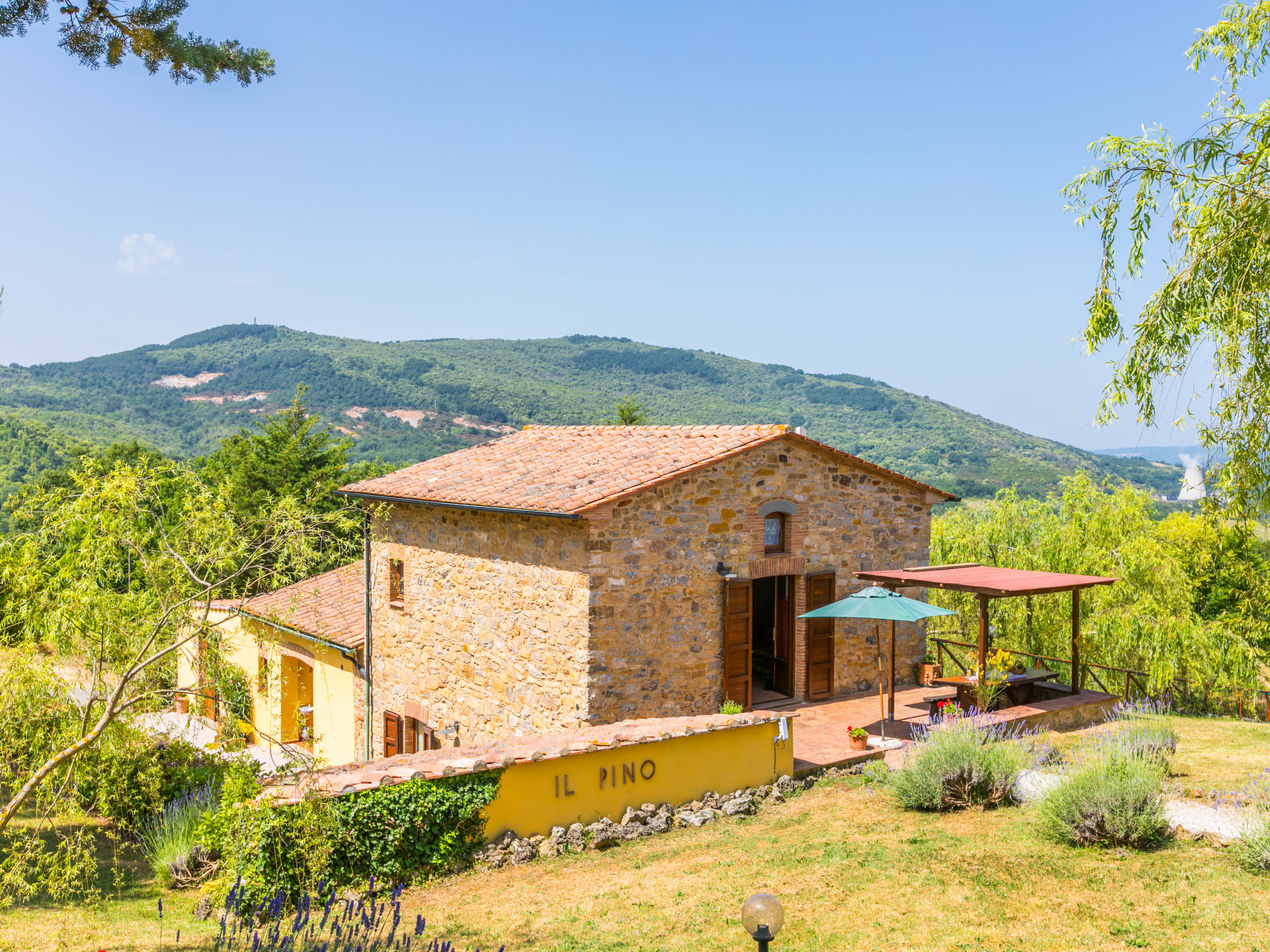Pino di Sopra-Outside