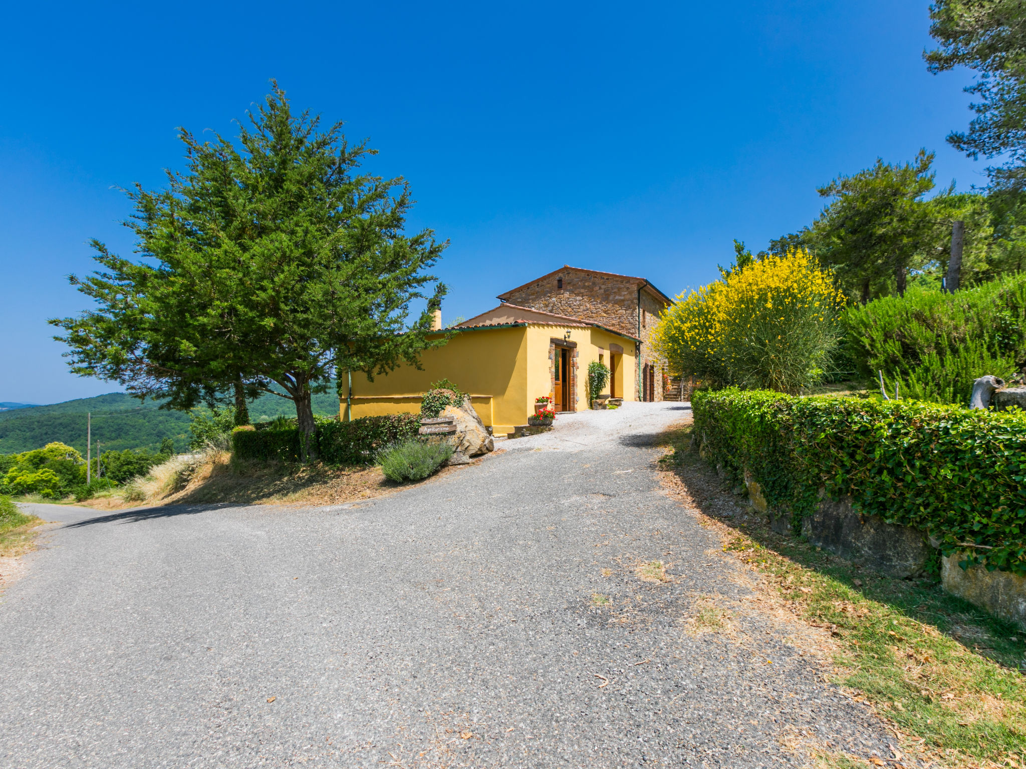 Pino di Sopra-Outside