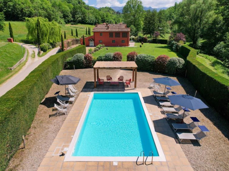 Ruime vakantievilla met privézwembad voor 16 personen in het Toscaanse Reggello in Reggello