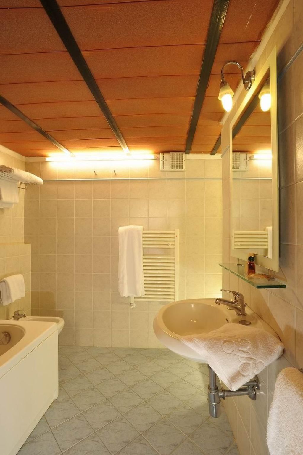 Unterkunft für 5 Personen, auf einem Bauernhof mit Schwimmbad-Dedans