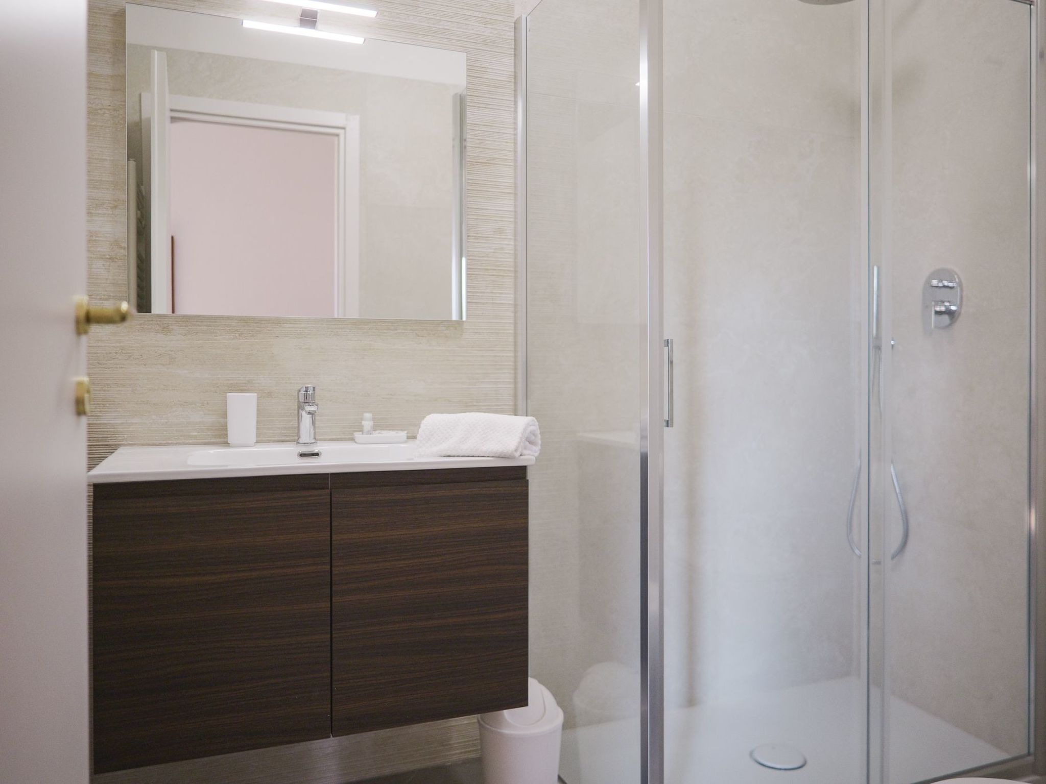 Geräumige Wohnung mit 3 Schlafzimmern und 3 Bädern-Image-tags.info