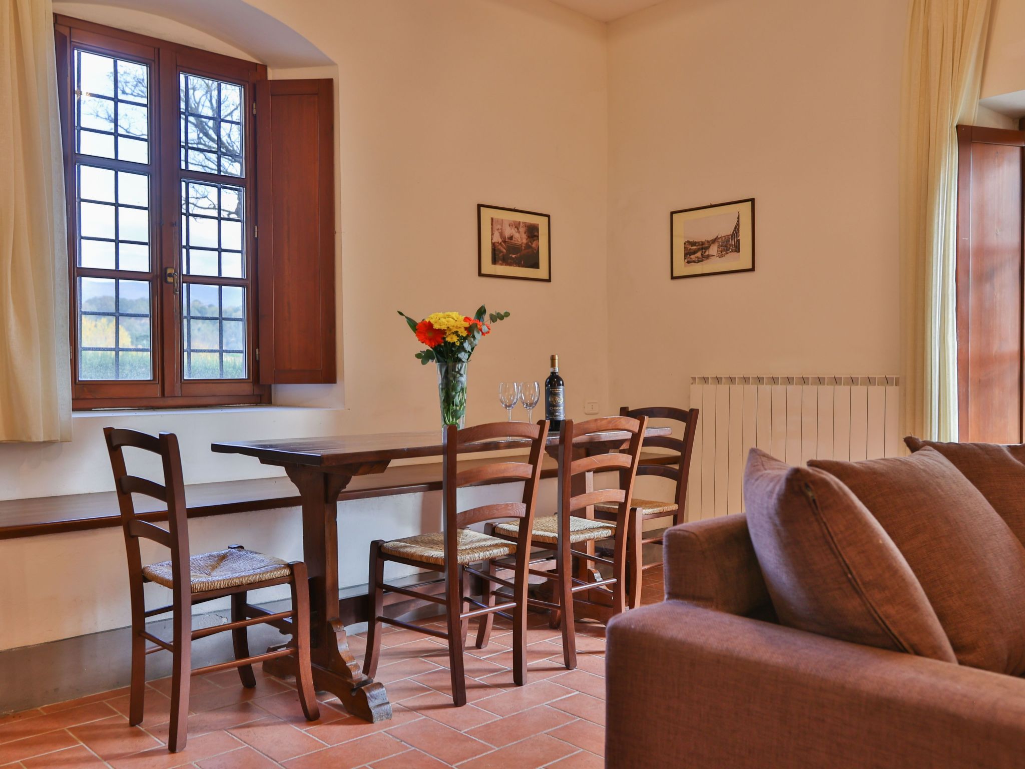 1-Schlafzimmer-Wohnung, die für Rollstuhlfahrer zugänglich ist