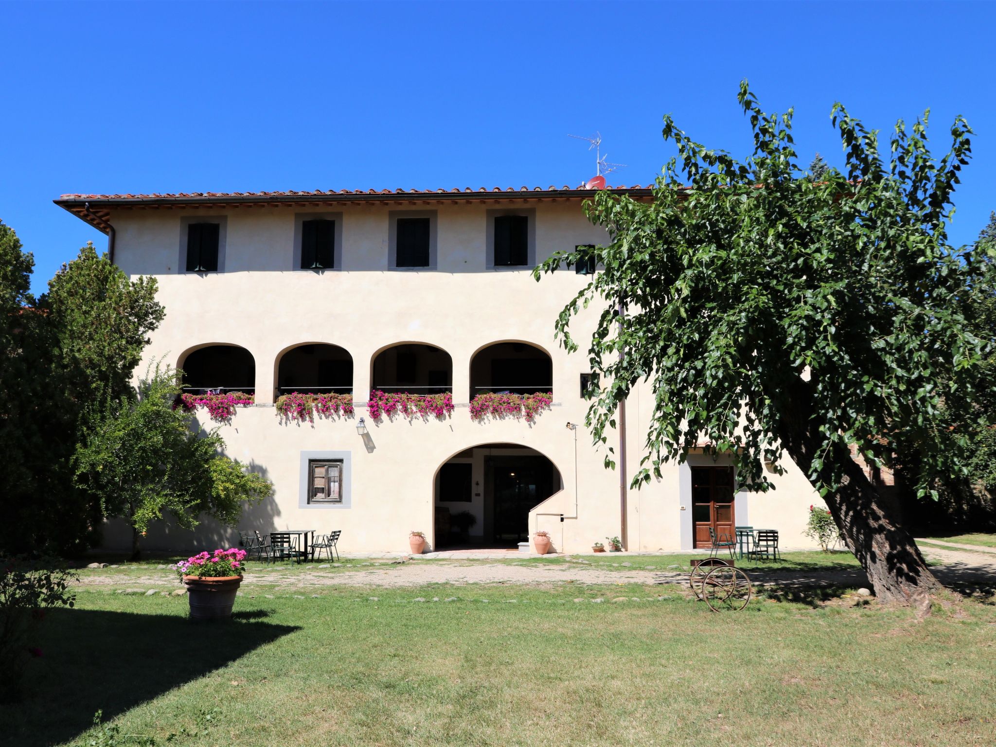 Große Wohnung mit 3 Schlafzimmern und 4 Bädern-Image-tags.info