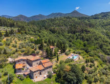 Authentiek Toscaans appartement in Borgo Stoppi met zwembad en uitzicht - thumbnail 3
