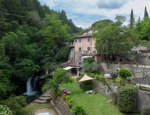 Giallo: Historische molen met verwarmd zwembad en waterval in Toscane - thumbnail 1