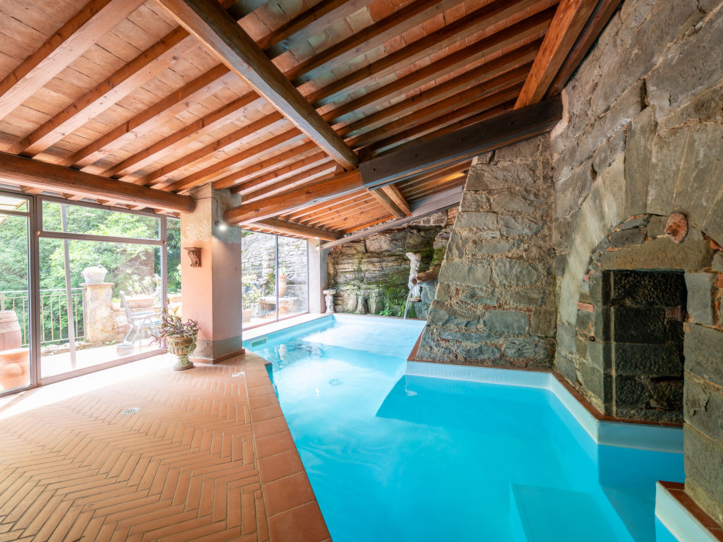 Rosa — Pool Outdoor