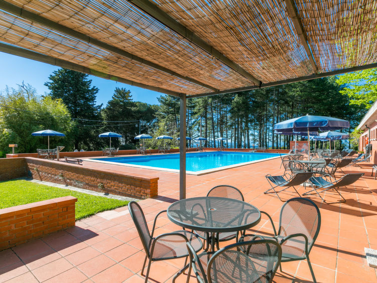 Sfeervol appartement in Montaione met zwembad en tennisbaan in Montaione