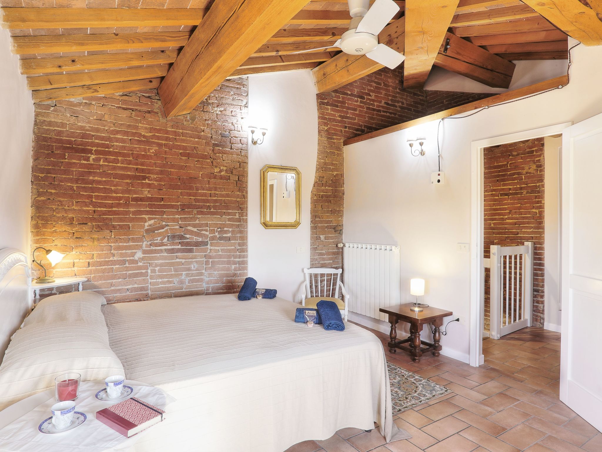 'Historic Palace' mit Terrasse-Inside