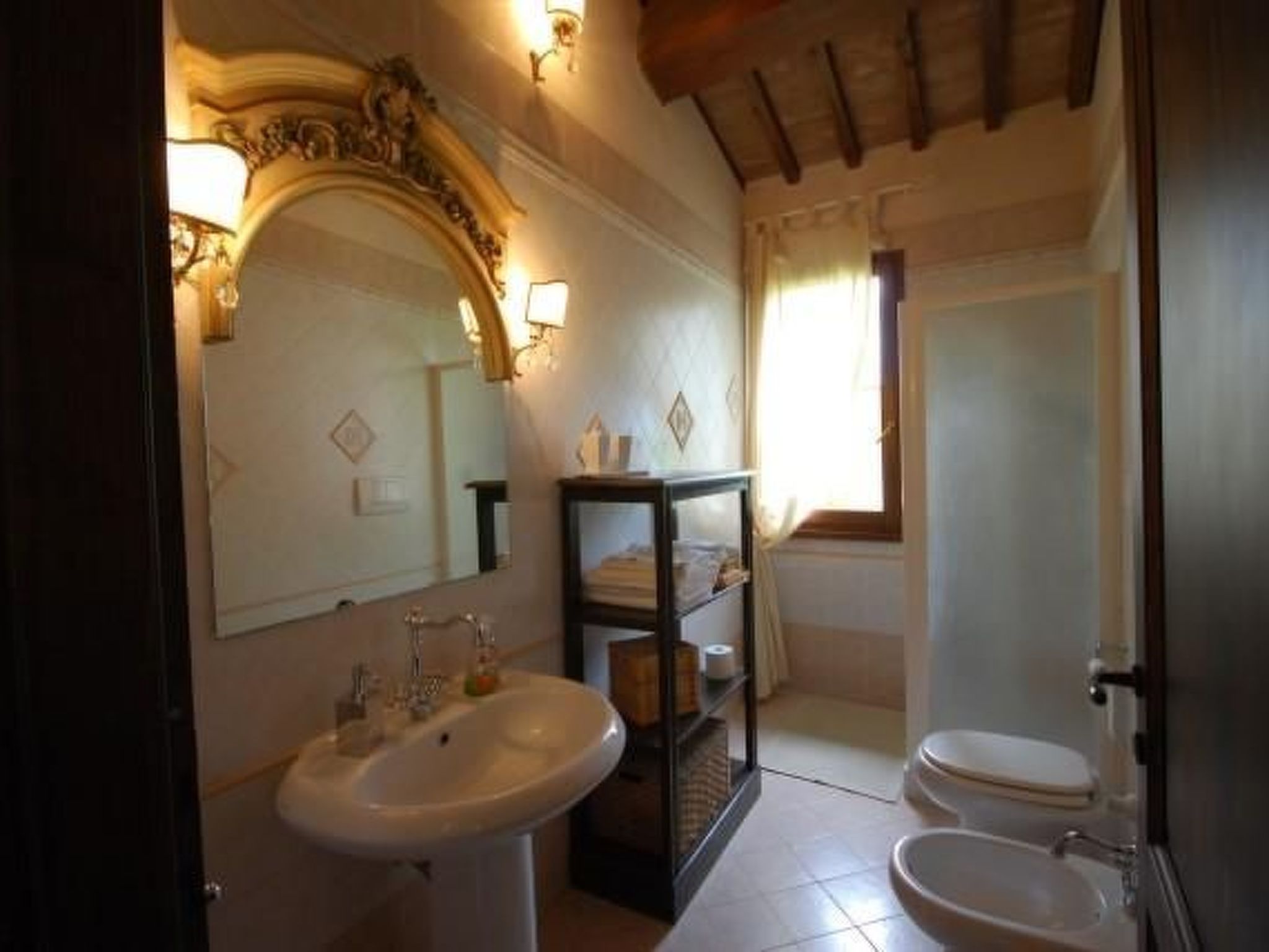 Gemütliches Ferienhaus mit Privatem Pool-Drinnen