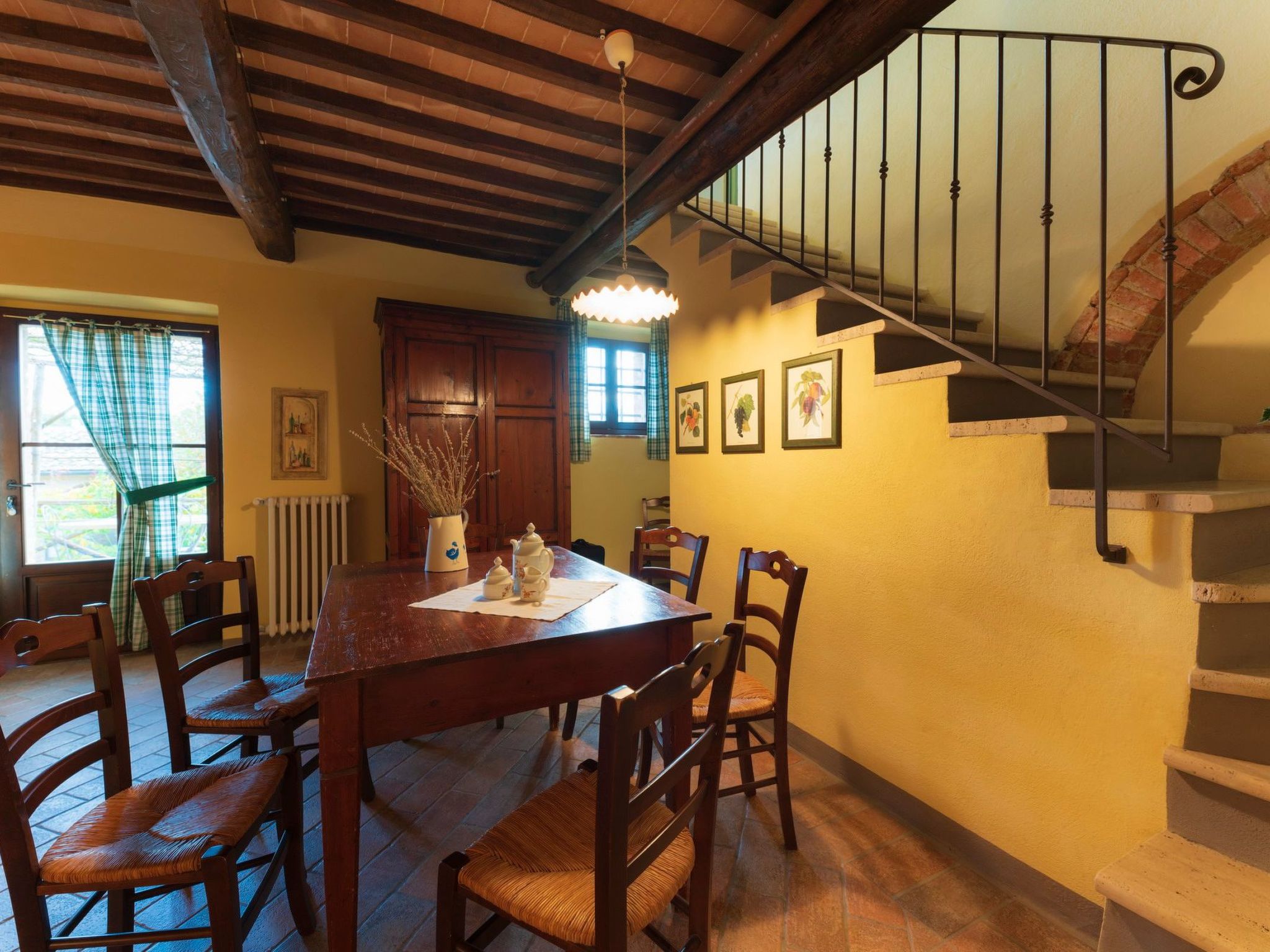 Gartenrotschwanzmascie-Drinnen