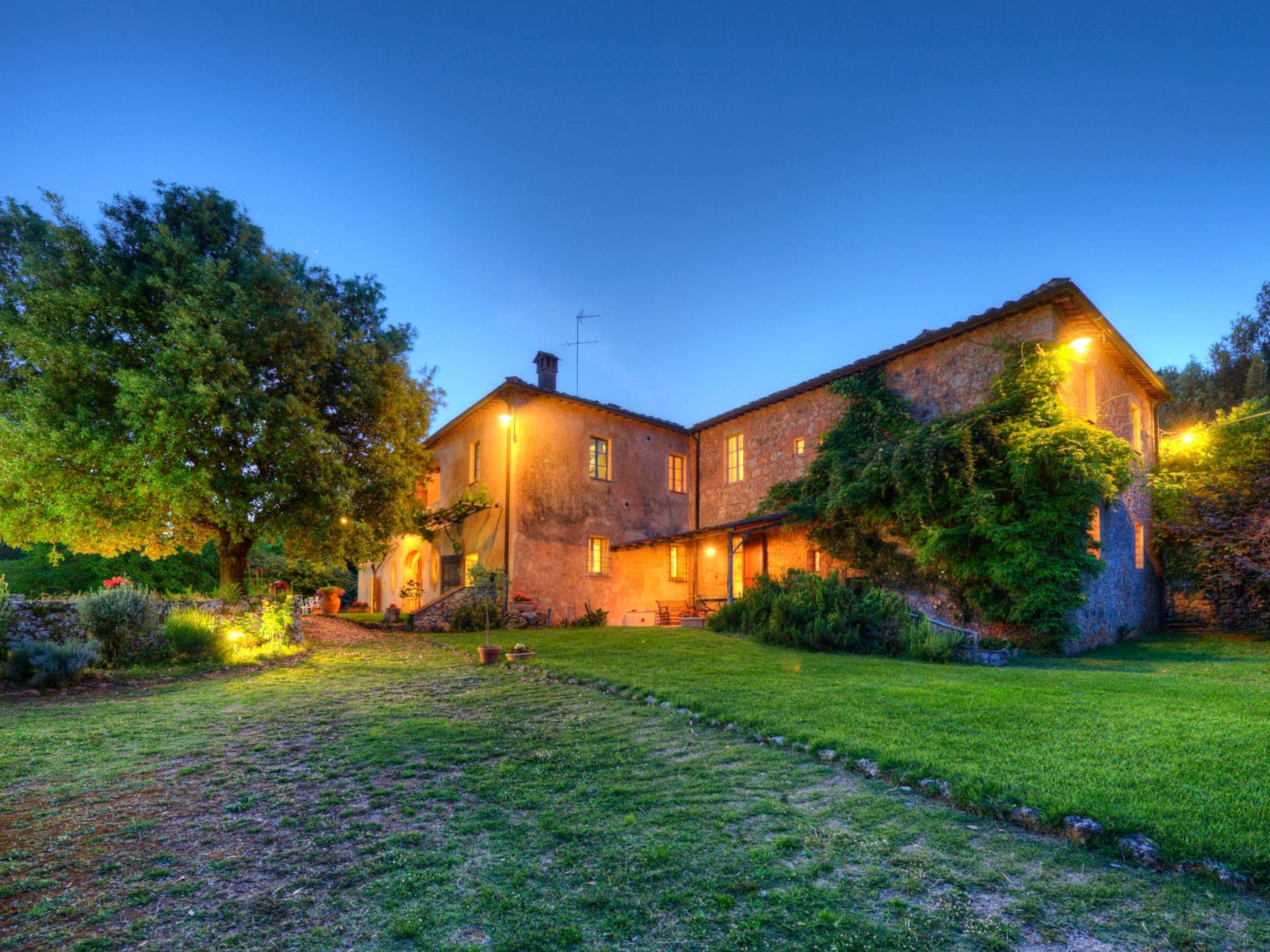 Atemberaubende Villa- 24 Gäste -privater SwimmingPool Villa in Siena