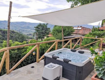 Eeuwenoud vakantiehuis met zwembad en uitzicht in Greve in Chianti - thumbnail 2