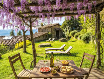 Eeuwenoud vakantiehuis met zwembad en uitzicht in Greve in Chianti - thumbnail 1