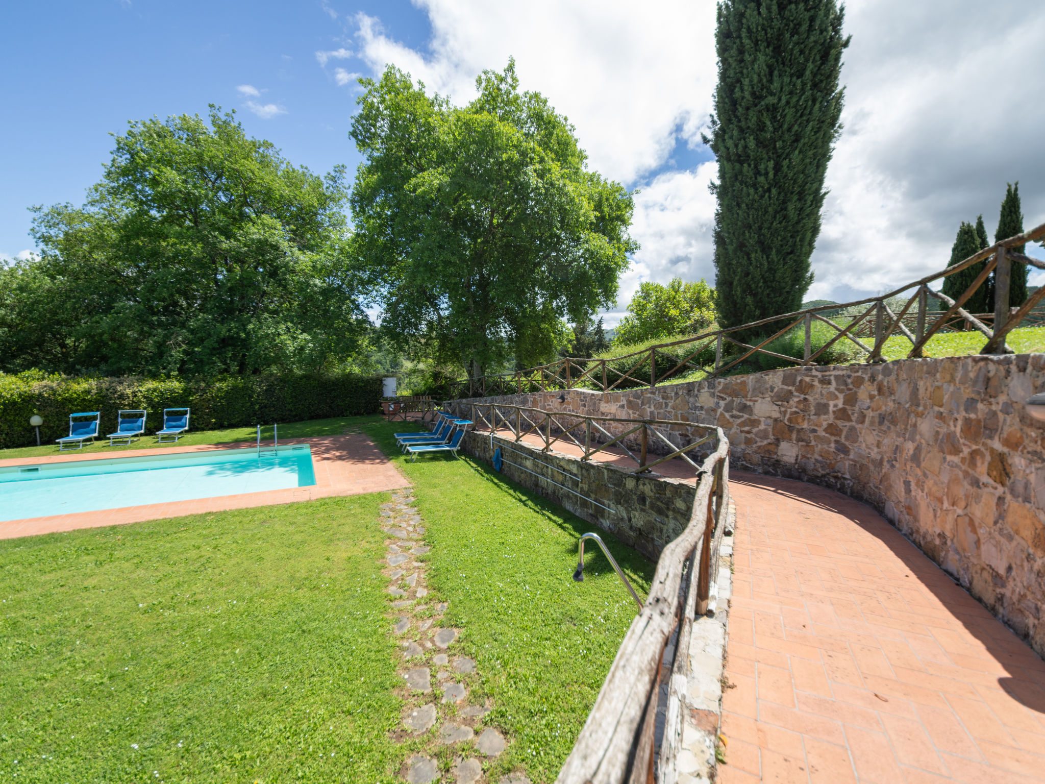 La Torre-Buiten