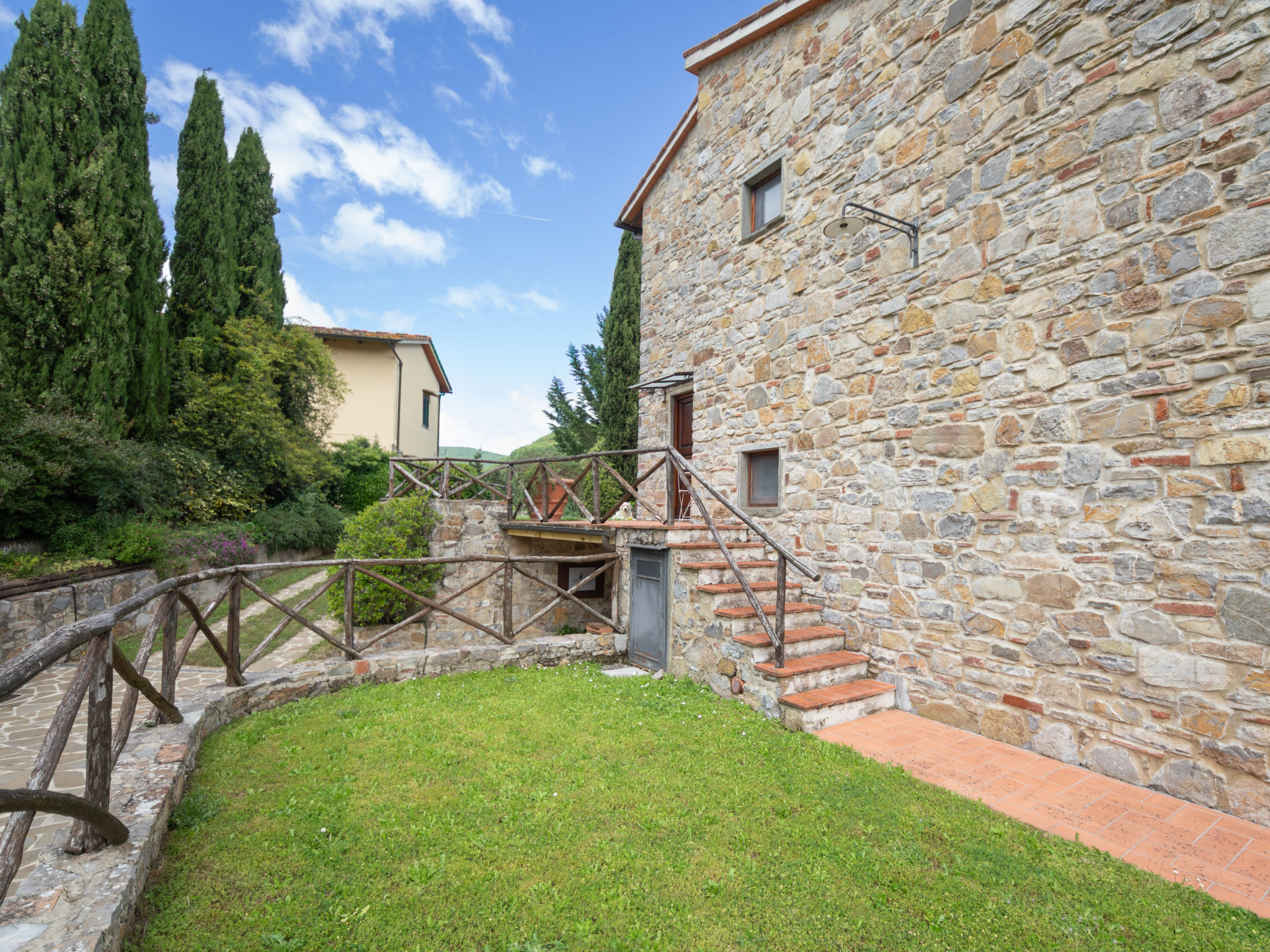 La Corte-Outside