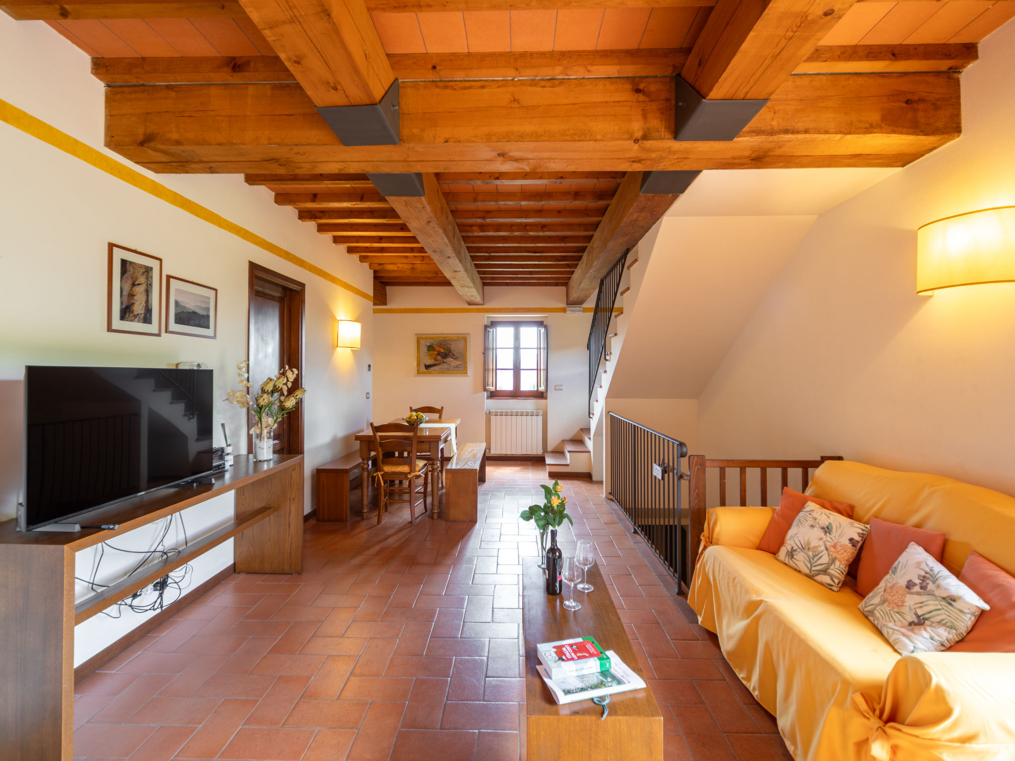 La Corte-Inside