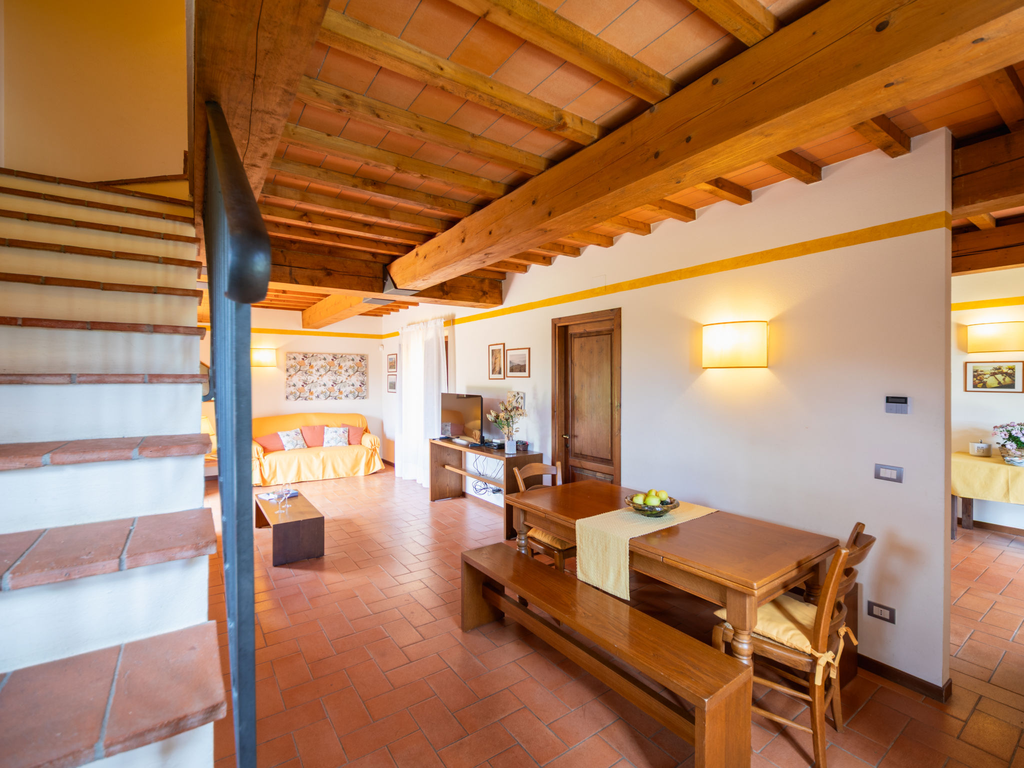 La Corte-Inside
