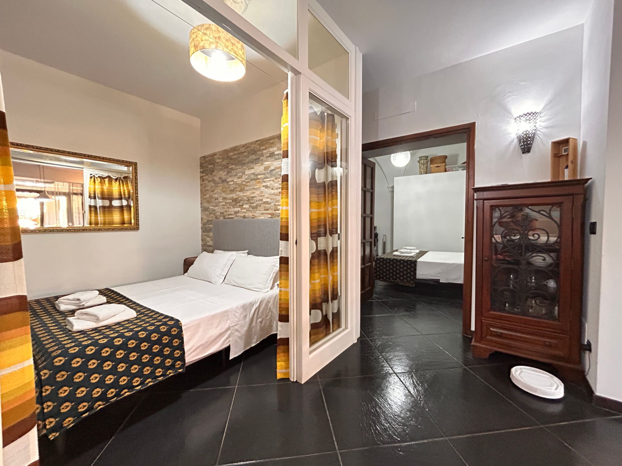 Zwei Schlafzimmer mit Garten und Whirlpool-Dedans