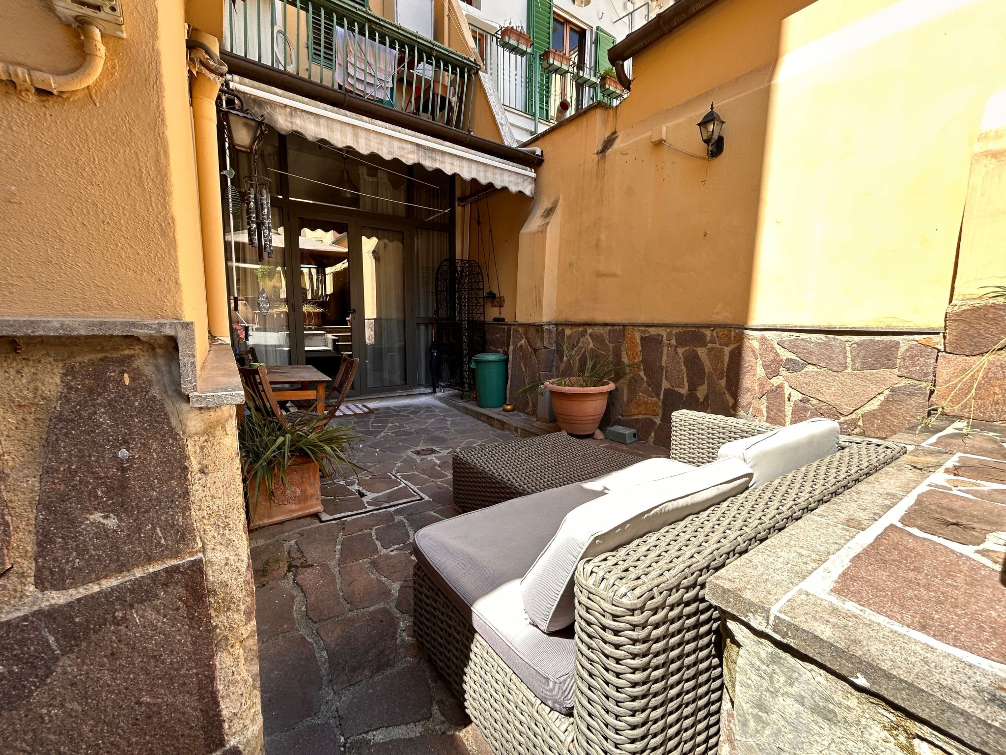 Zwei Schlafzimmer mit Garten und Whirlpool-Dedans