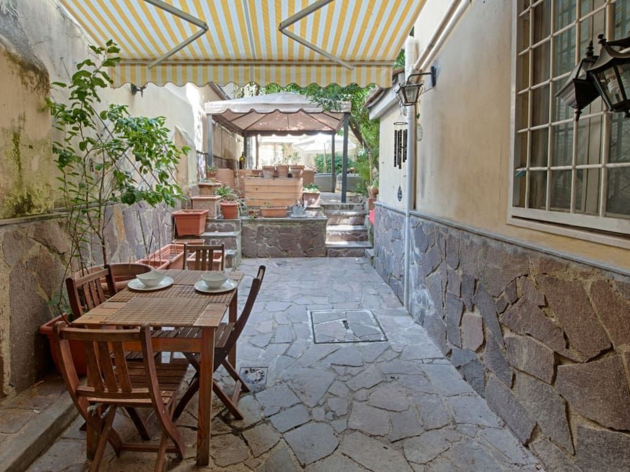 Zwei Schlafzimmer mit Garten und Whirlpool-Dedans