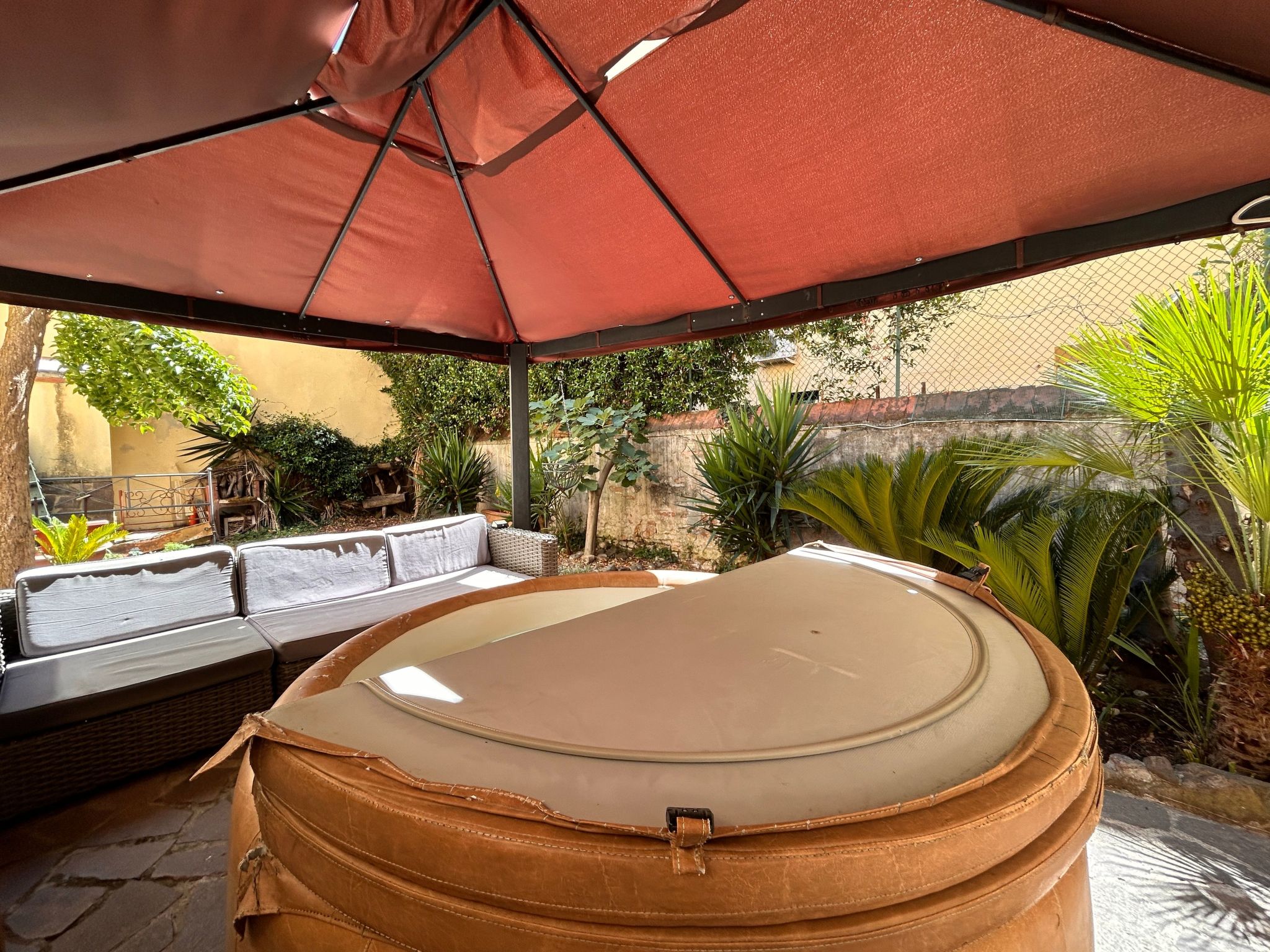 Zwei Schlafzimmer mit Garten und Whirlpool-Dedans