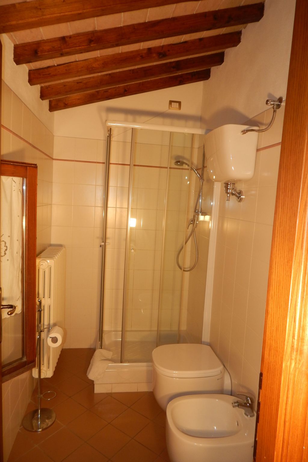 Dreizimmerwohnung für 4 Personen 3 km vom Zentru-Binnen