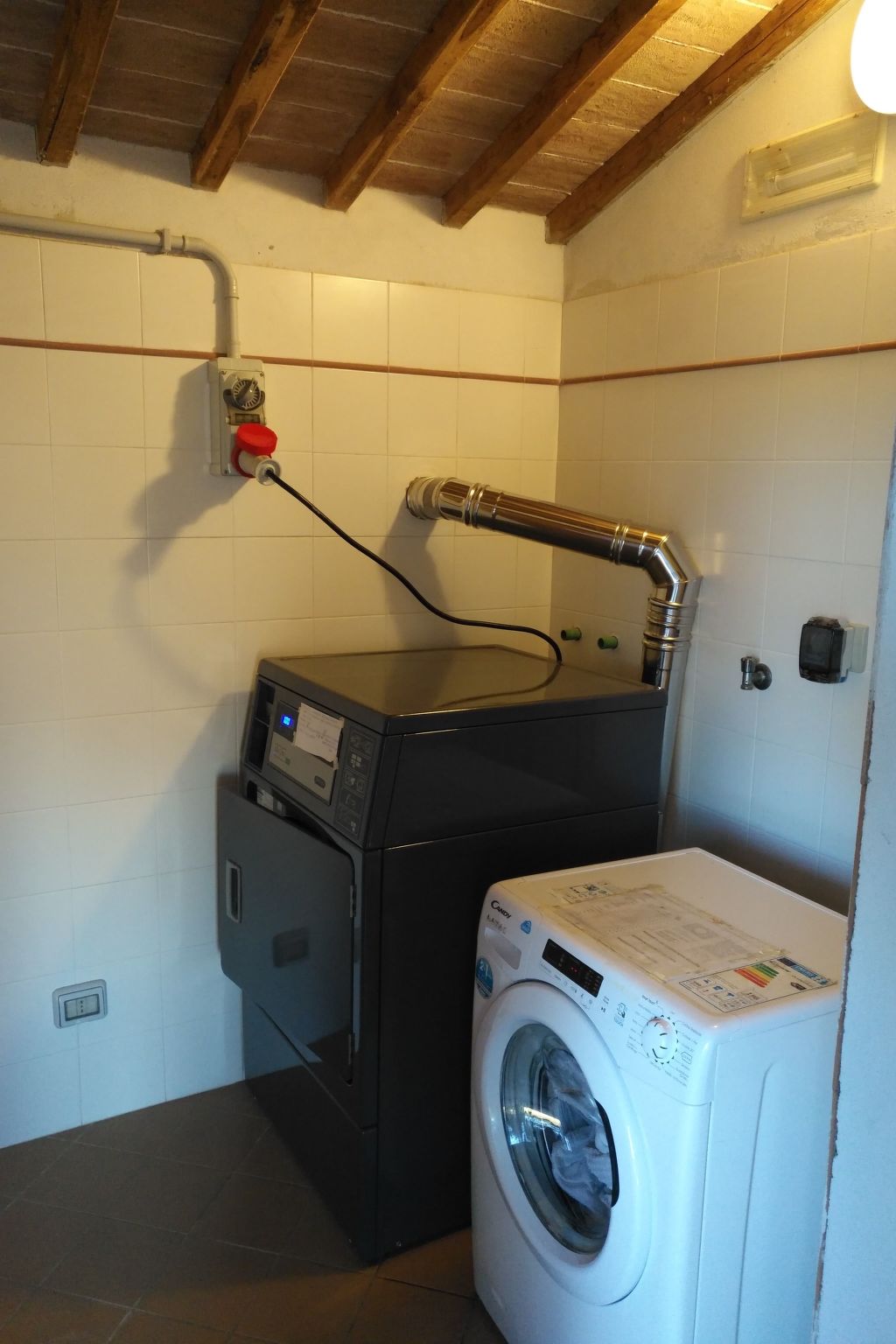 Dreizimmerwohnung für 4 Personen 3 km vom Zentru-Binnen