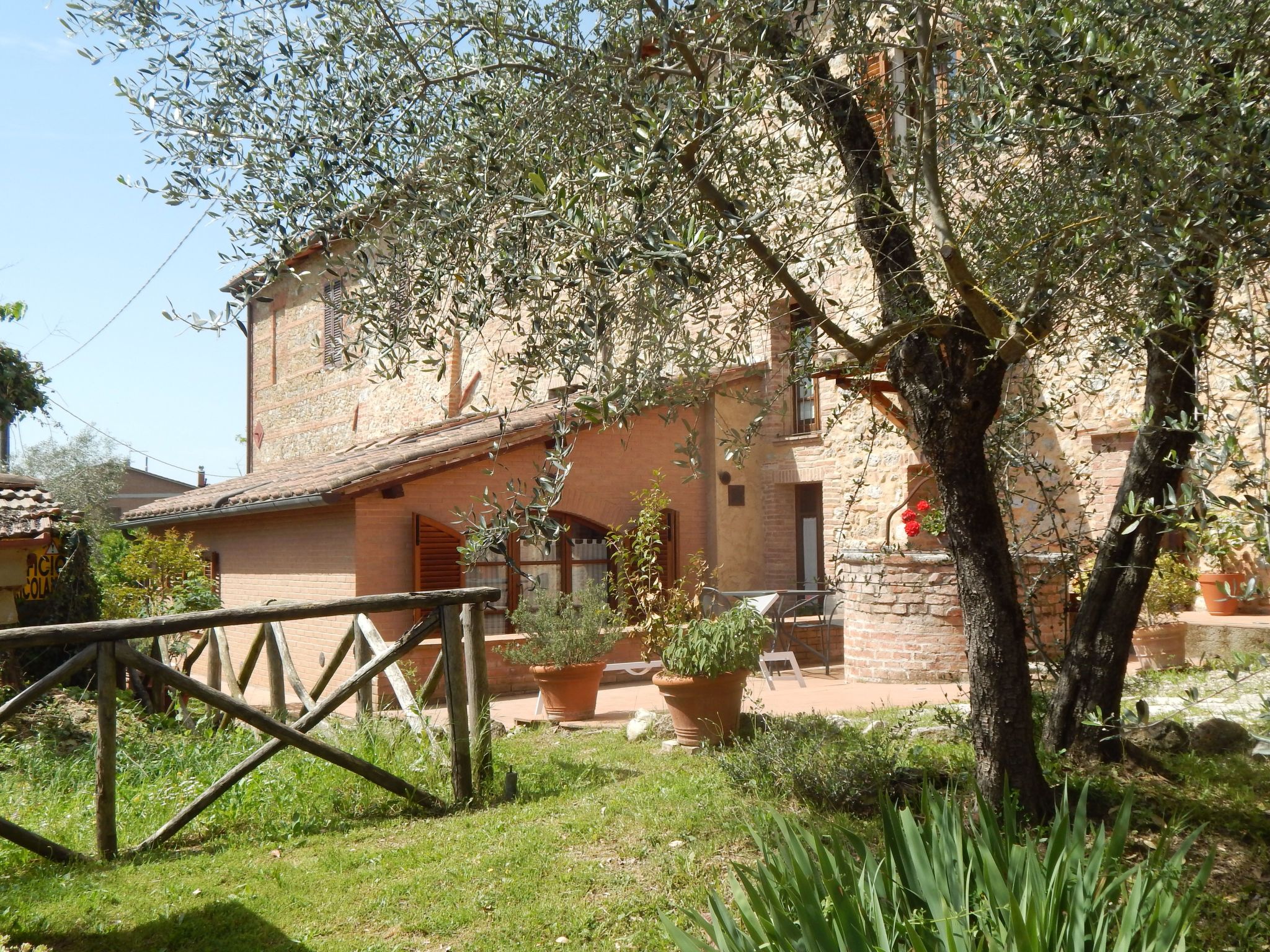 Photo of Wohnung auf dem Lande, 3 km vom Zentrum von Siena entfernt