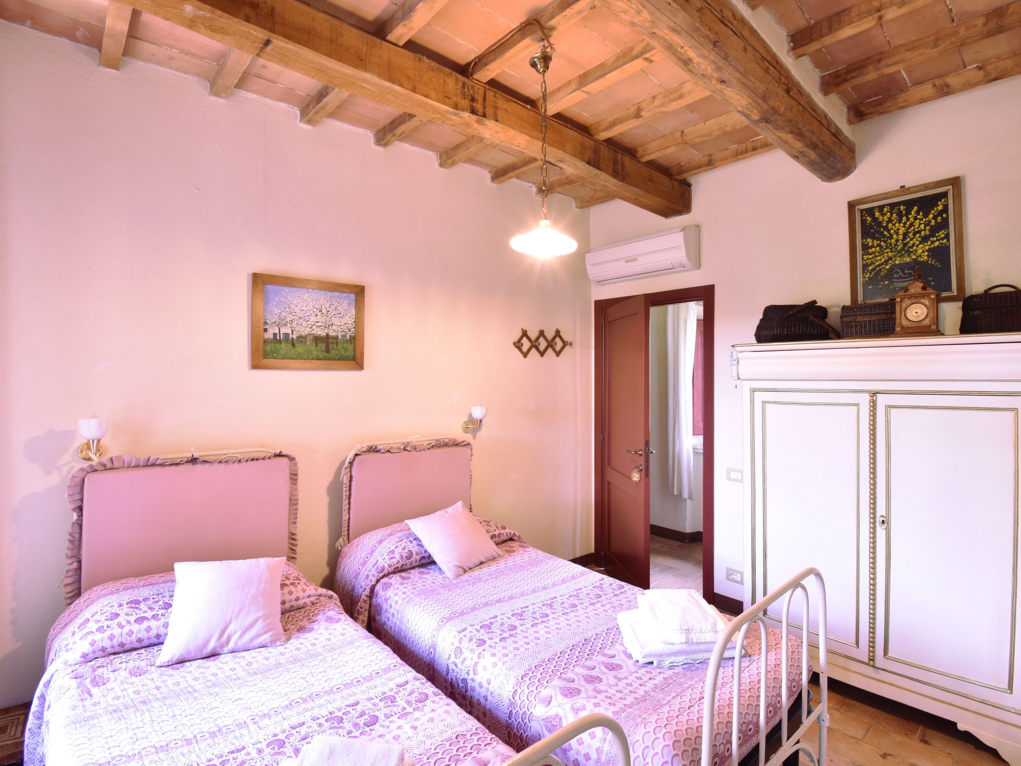 Photo of Wohnung in Bauernhaus mit großem Garten, Schwimmbad