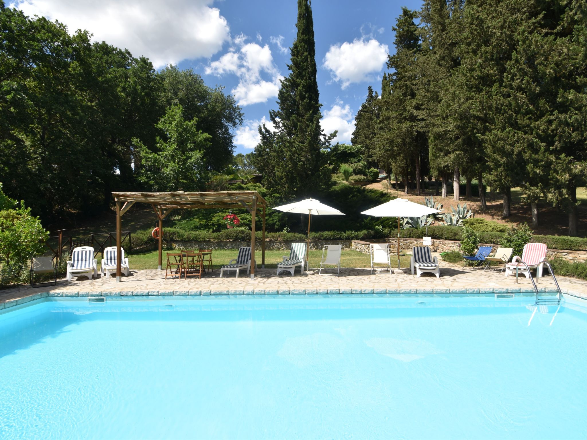 Wohnung in Bauernhaus mit großem Garten, Schwimmbad-Image-tags.info