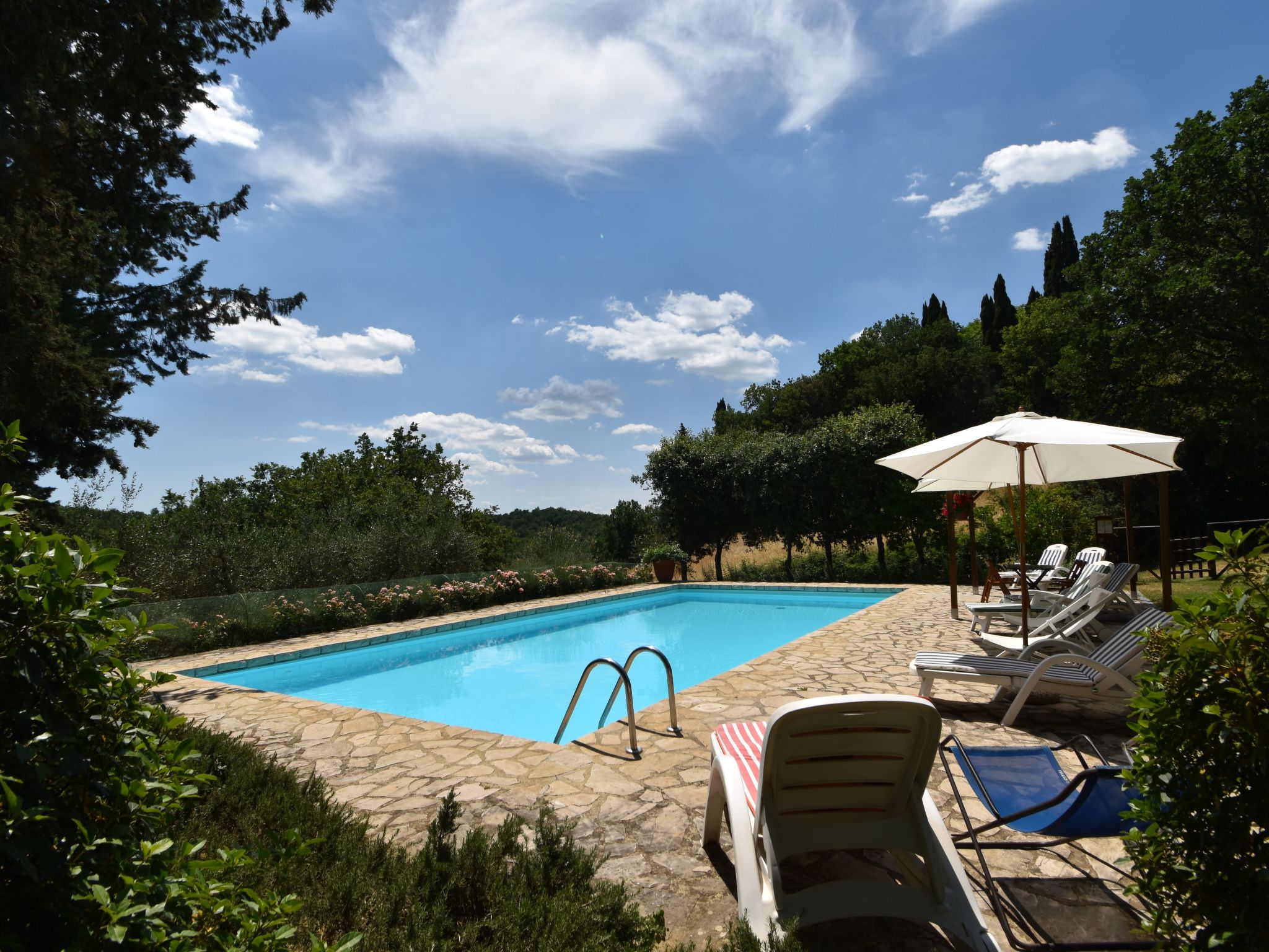 Photo of Wohnung in Bauernhaus mit großem Garten, Schwimmbad