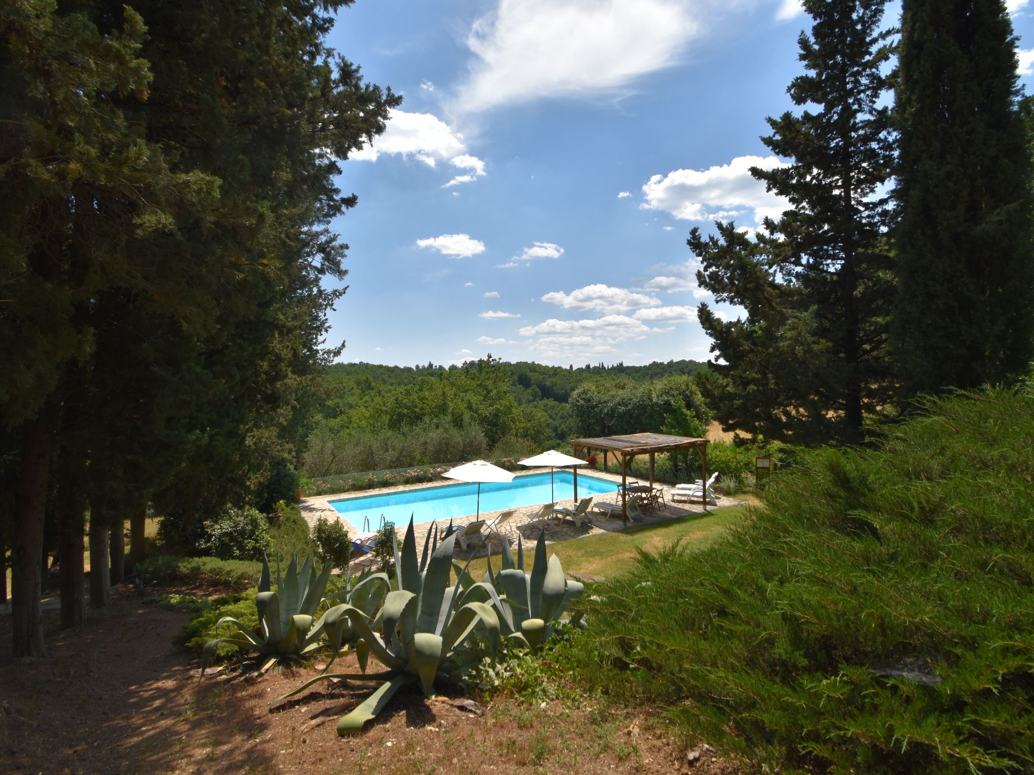 Photo of Wohnung in Bauernhaus mit großem Garten, Schwimmbad
