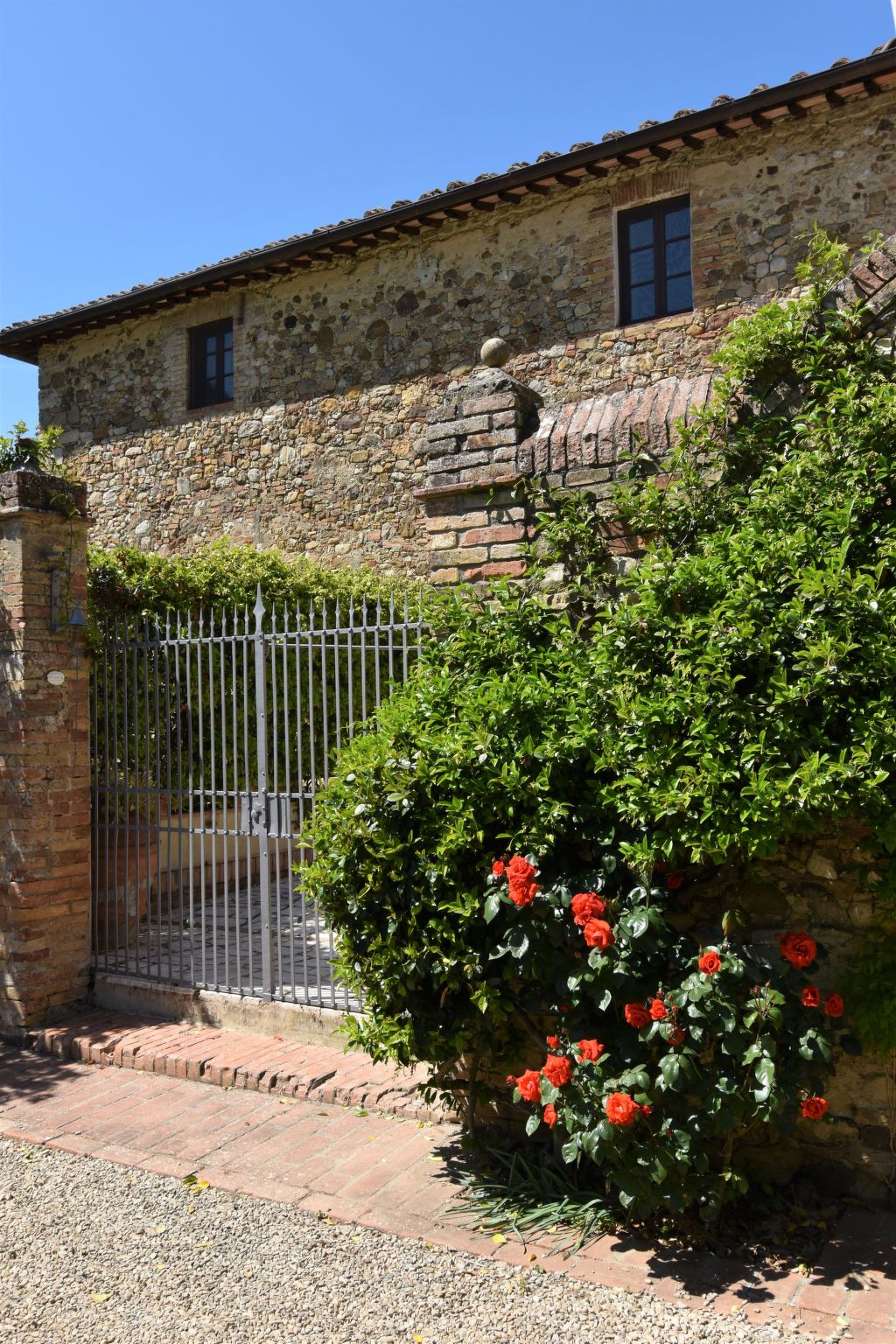 Photo of Wohnung in Bauernhaus mit großem Garten, Schwimmbad