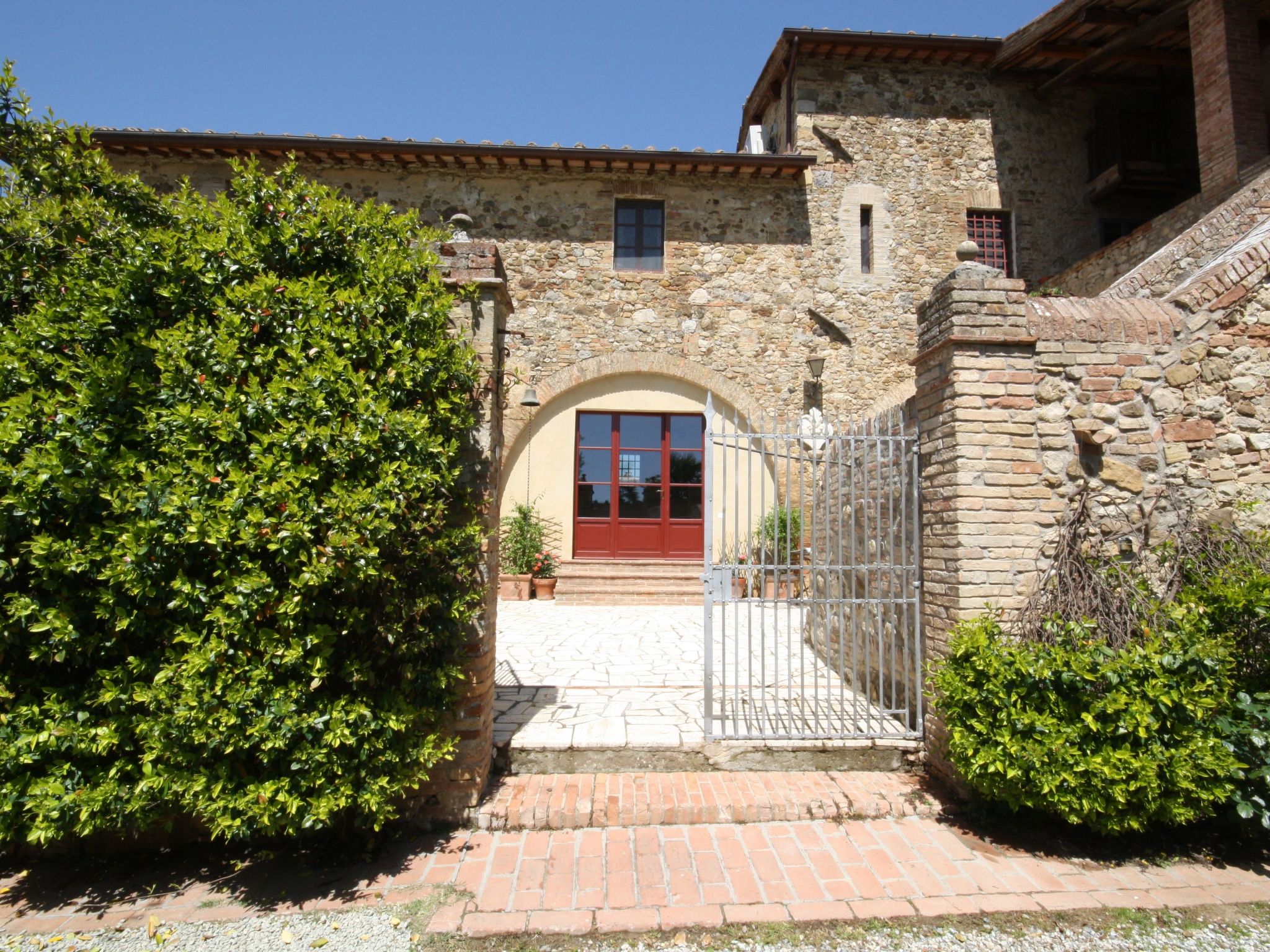 Photo of Wohnung in Bauernhaus mit großem Garten, Schwimmbad