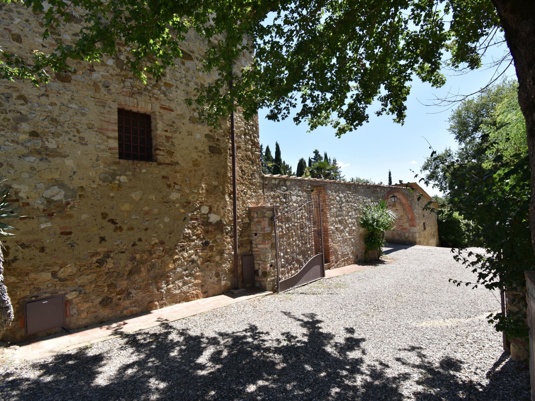 Photo of Wohnung in Bauernhaus mit großem Garten, Schwimmbad