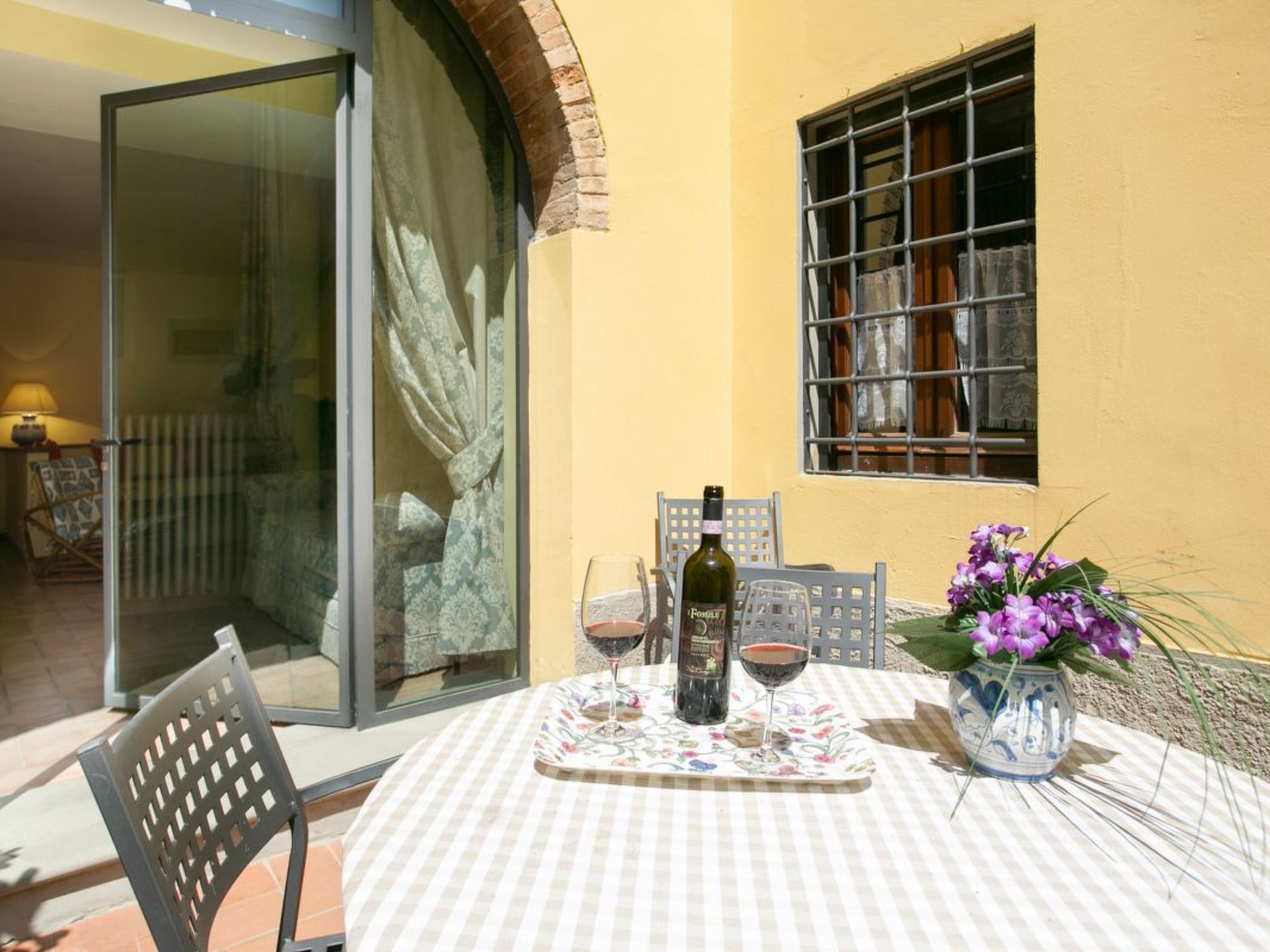 Bouganville' Anwesen mit Terrasse