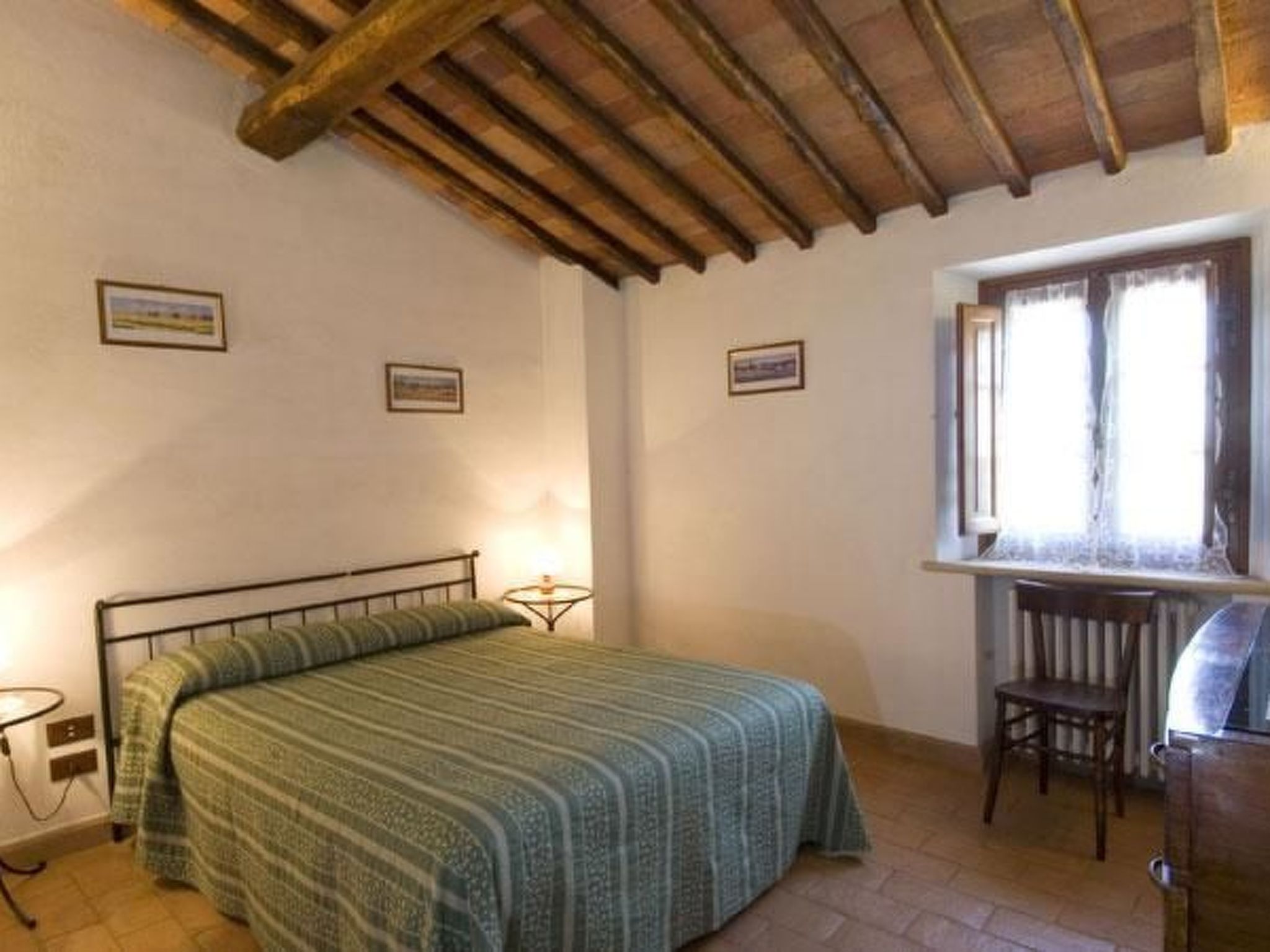 Sage' Anwesen mit Privatparkplatz-Binnen