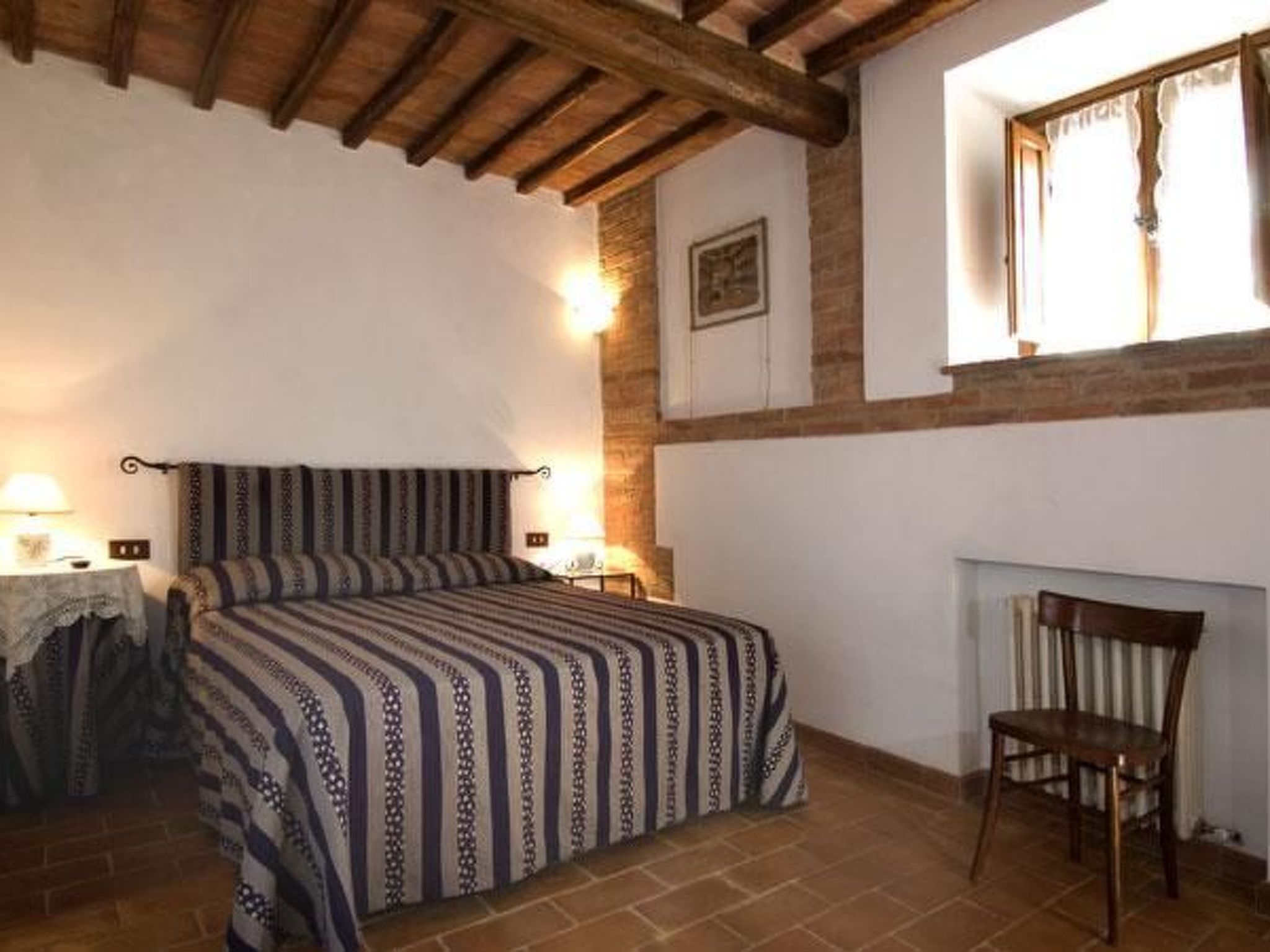 Rosa' Anwesen mit Privatparkplatz-Binnen