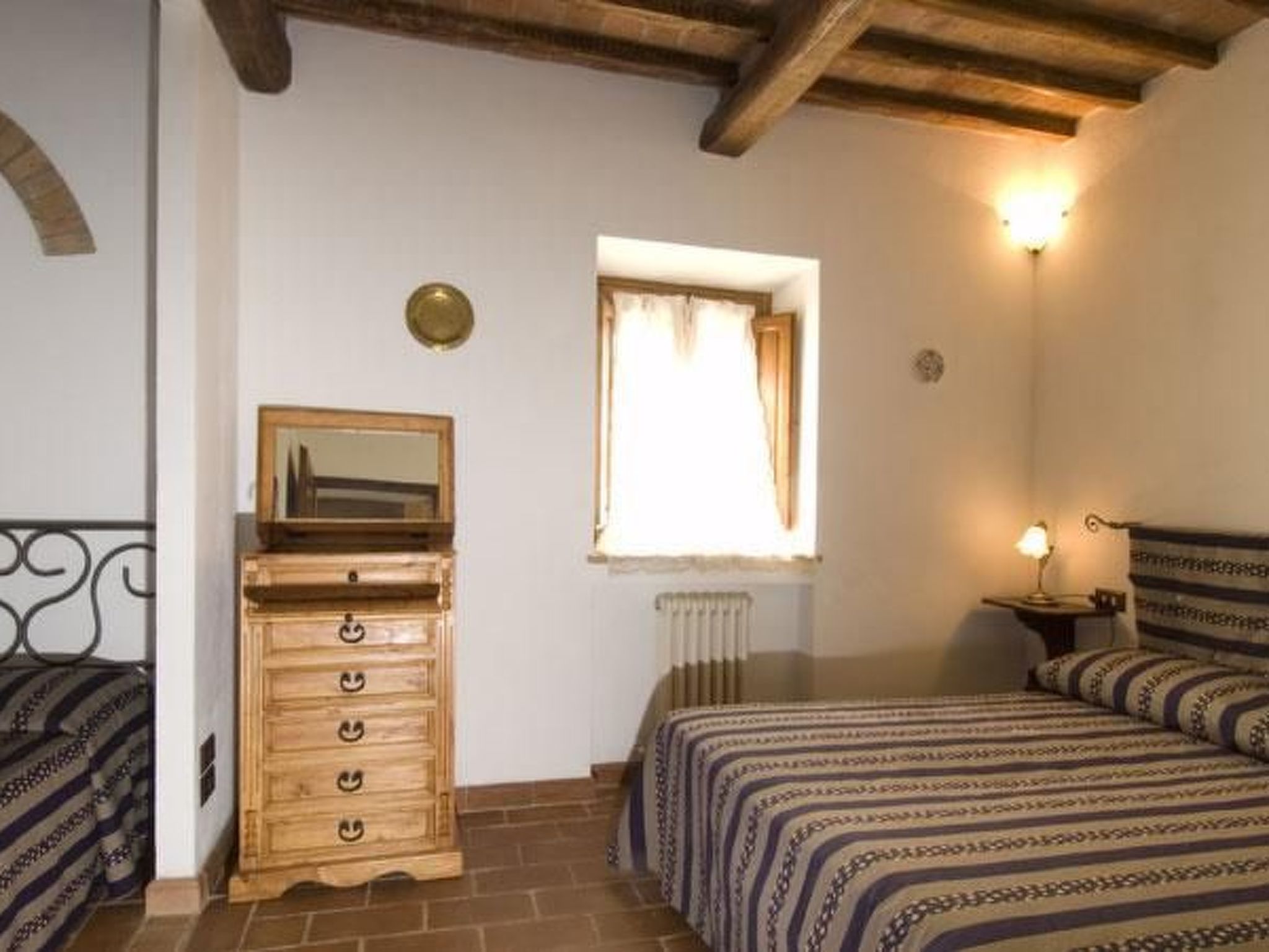 Rosa' Anwesen mit Privatparkplatz-Binnen