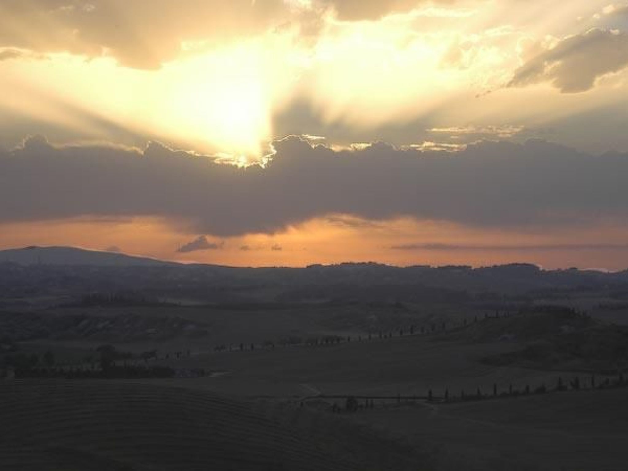 Rosa' Anwesen mit Privatparkplatz-Binnen