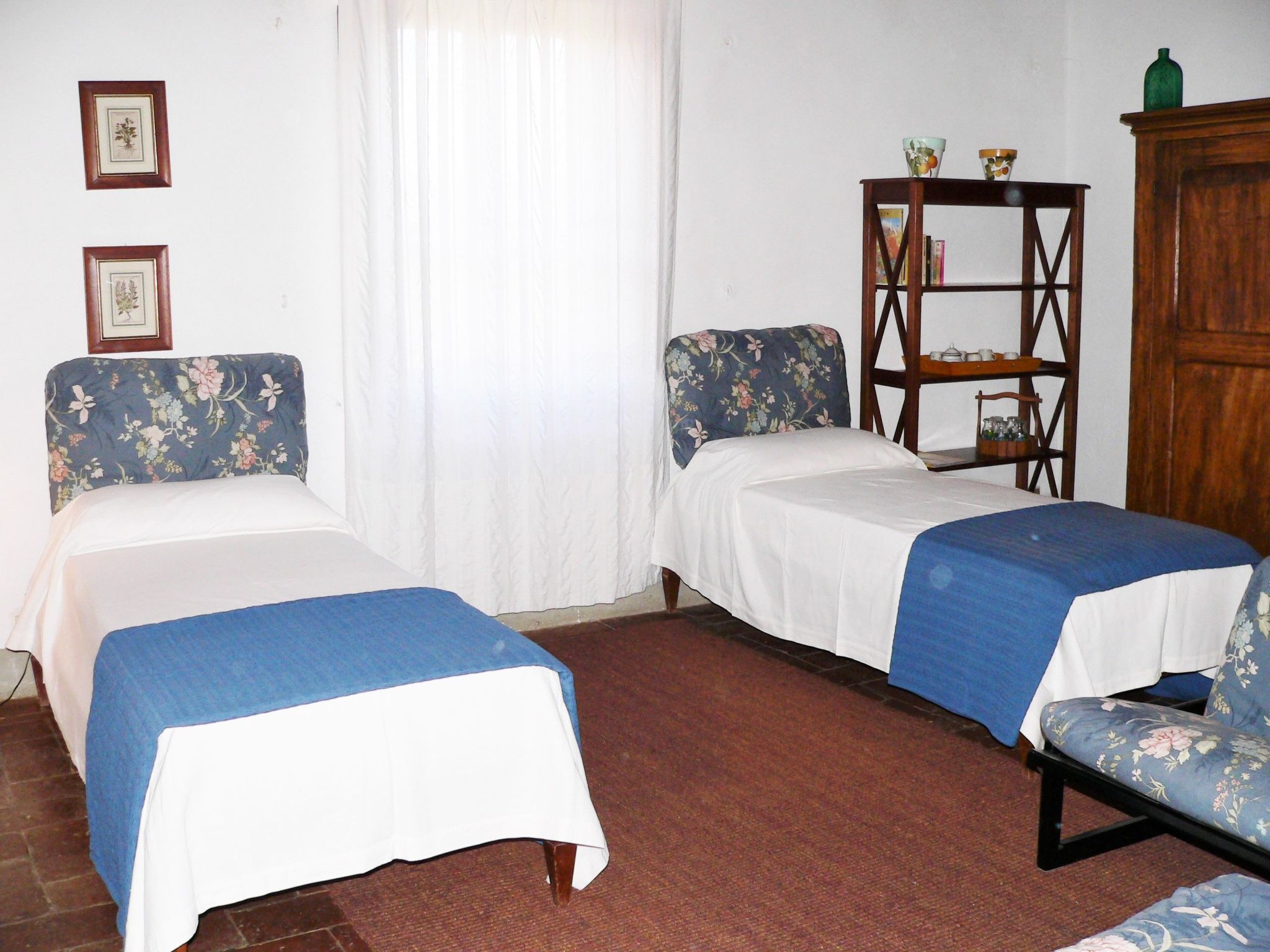 'Yellow House-Image-tags.info