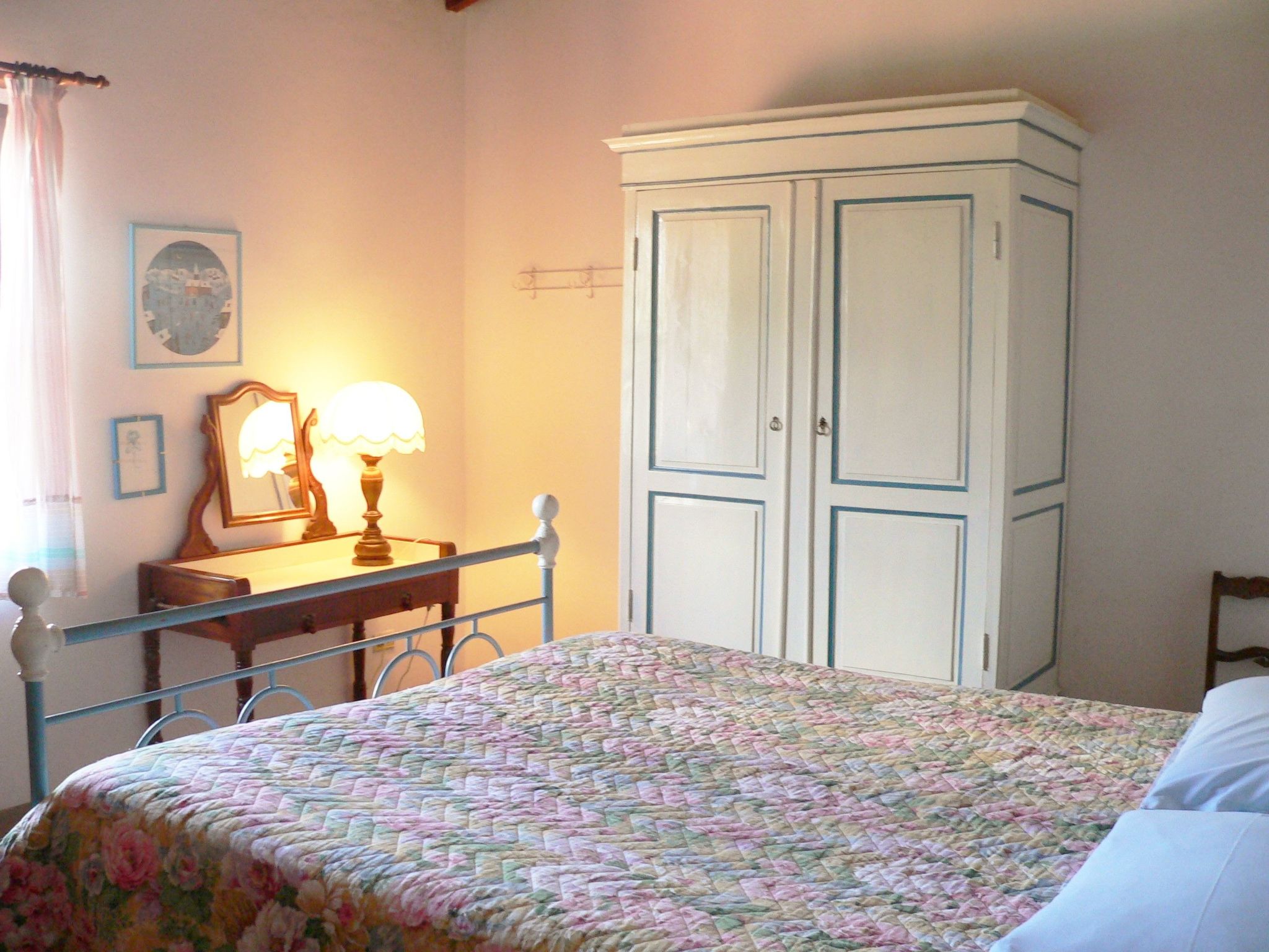 'Yellow House-Image-tags.info