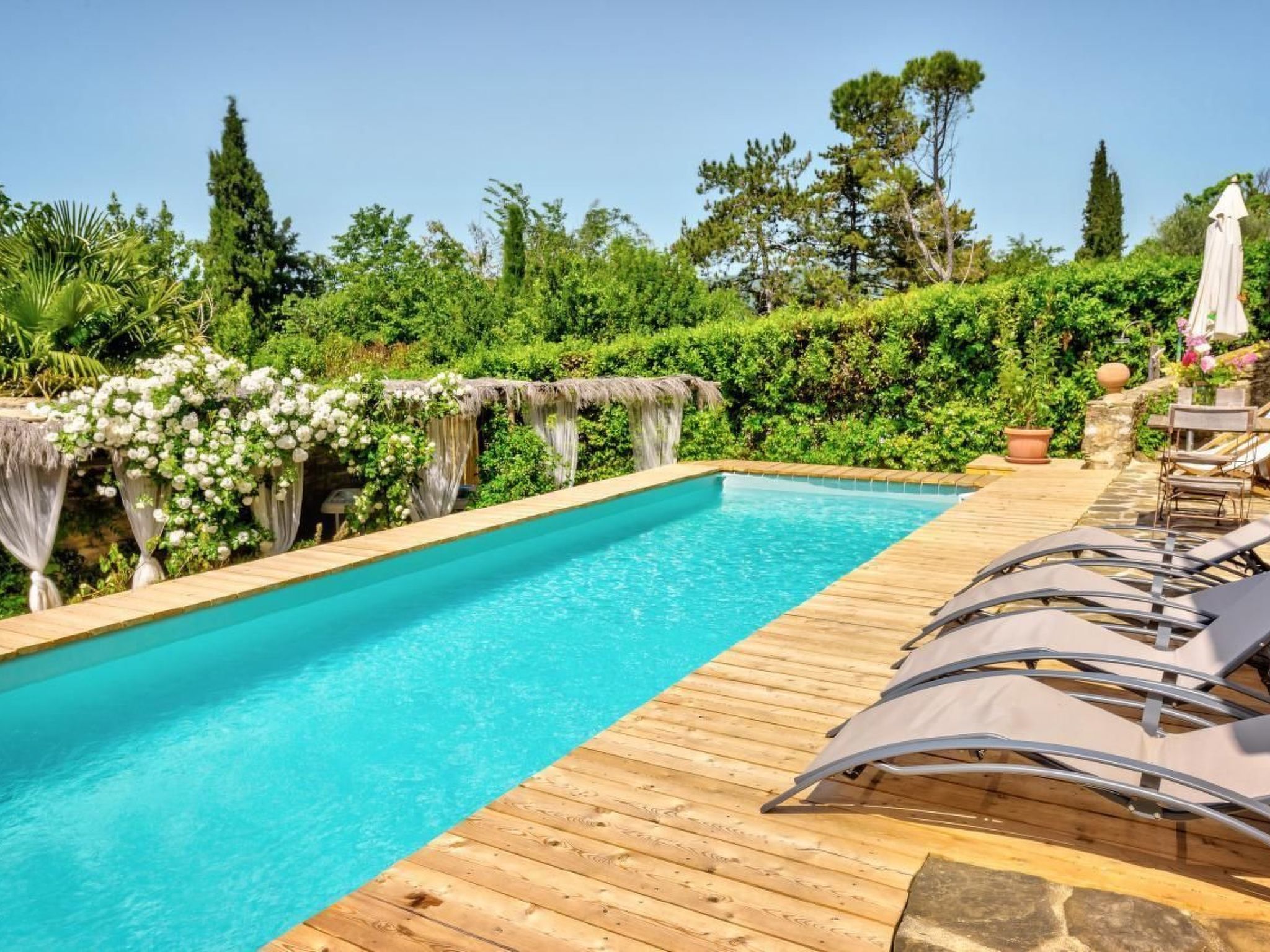 Wohnung in Marcena mit privatem Garten-Outside