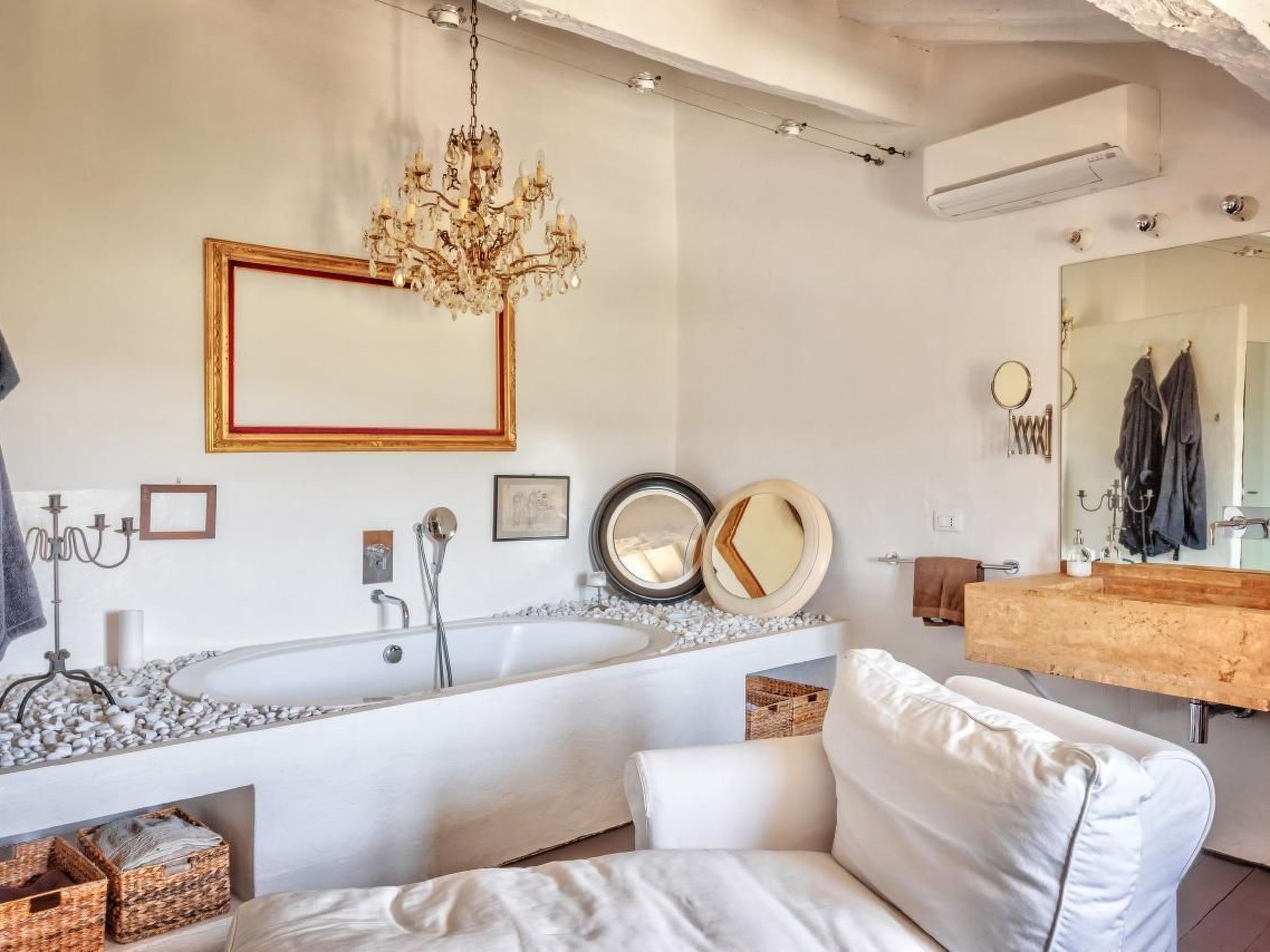 Wohnung in Marcena mit privatem Garten-Inside