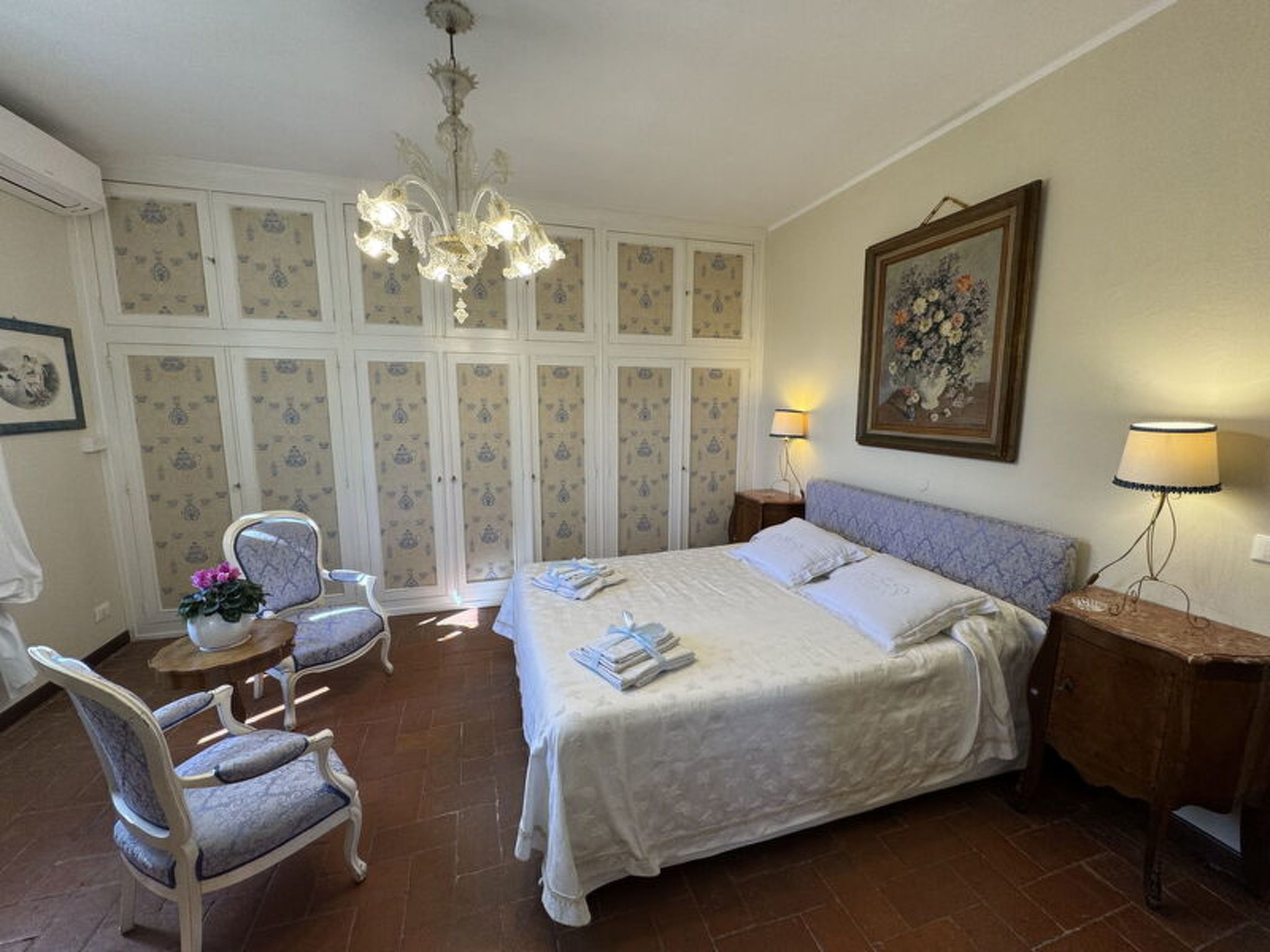 Casa Mia - Inside